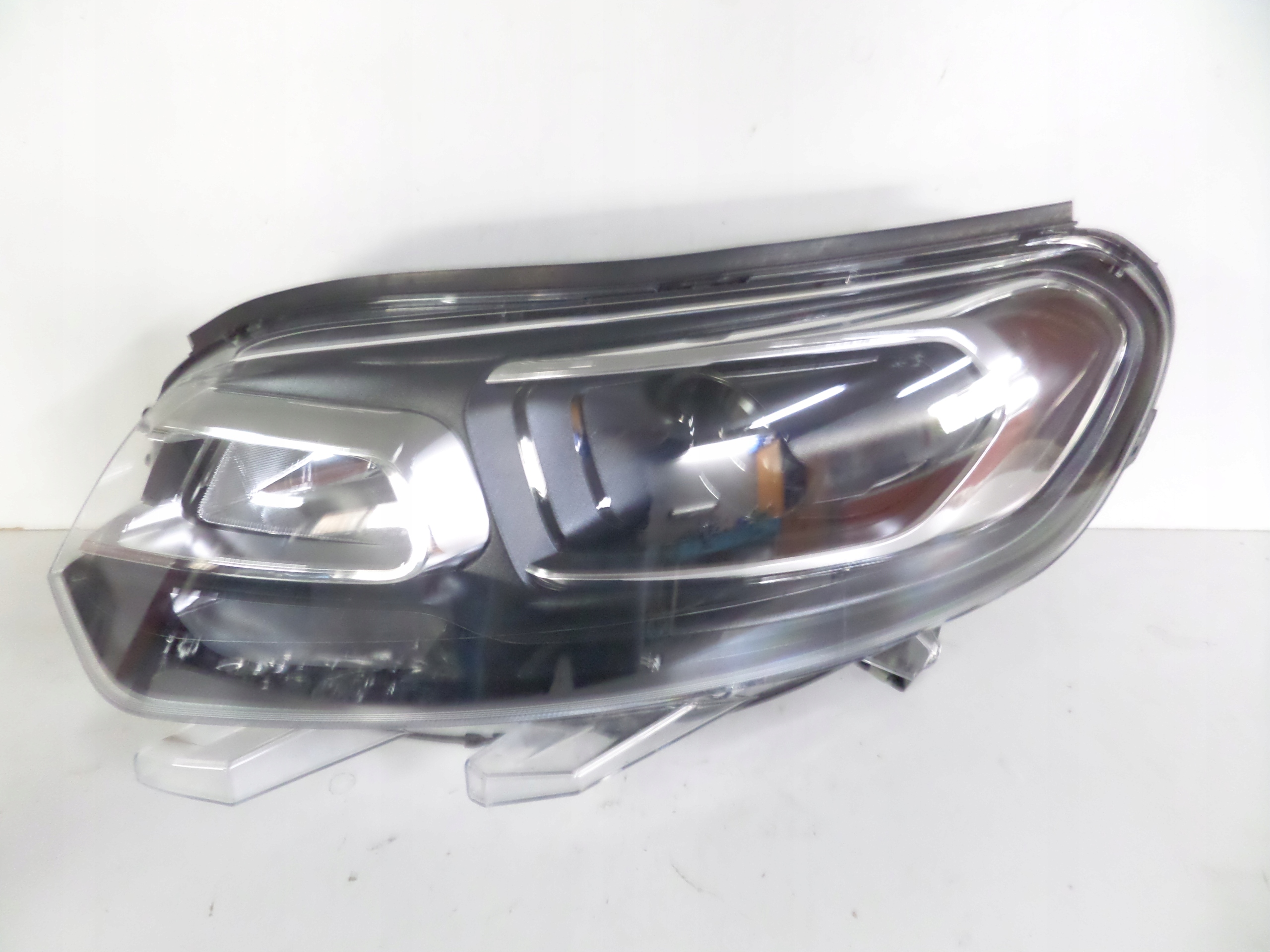 LAVE PREDNE SVETLO CITROEN JUMPY III 16- XENON