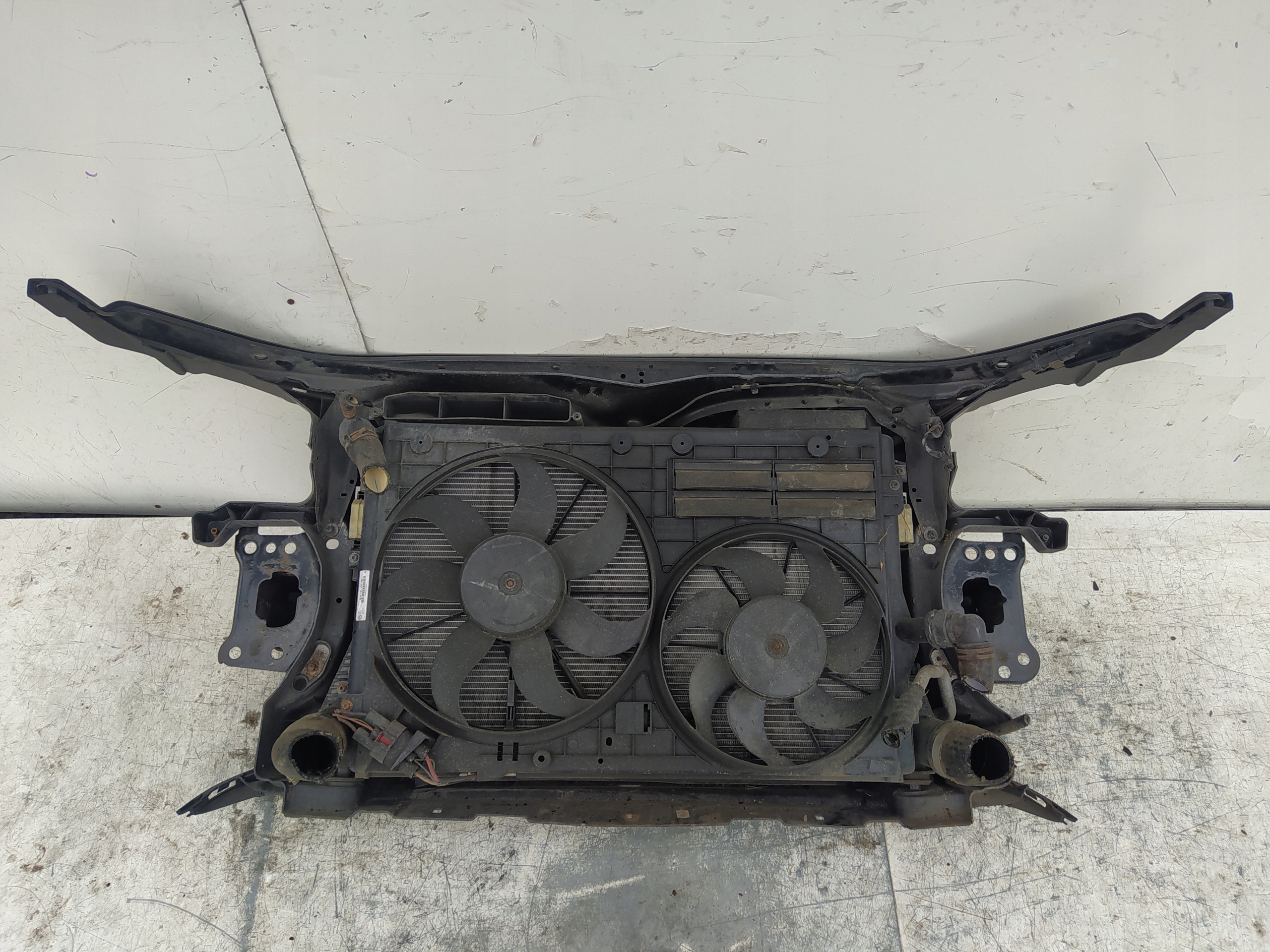 VW PASSAT B7 TDI PREDNÉ ČELO 3AA805588D
