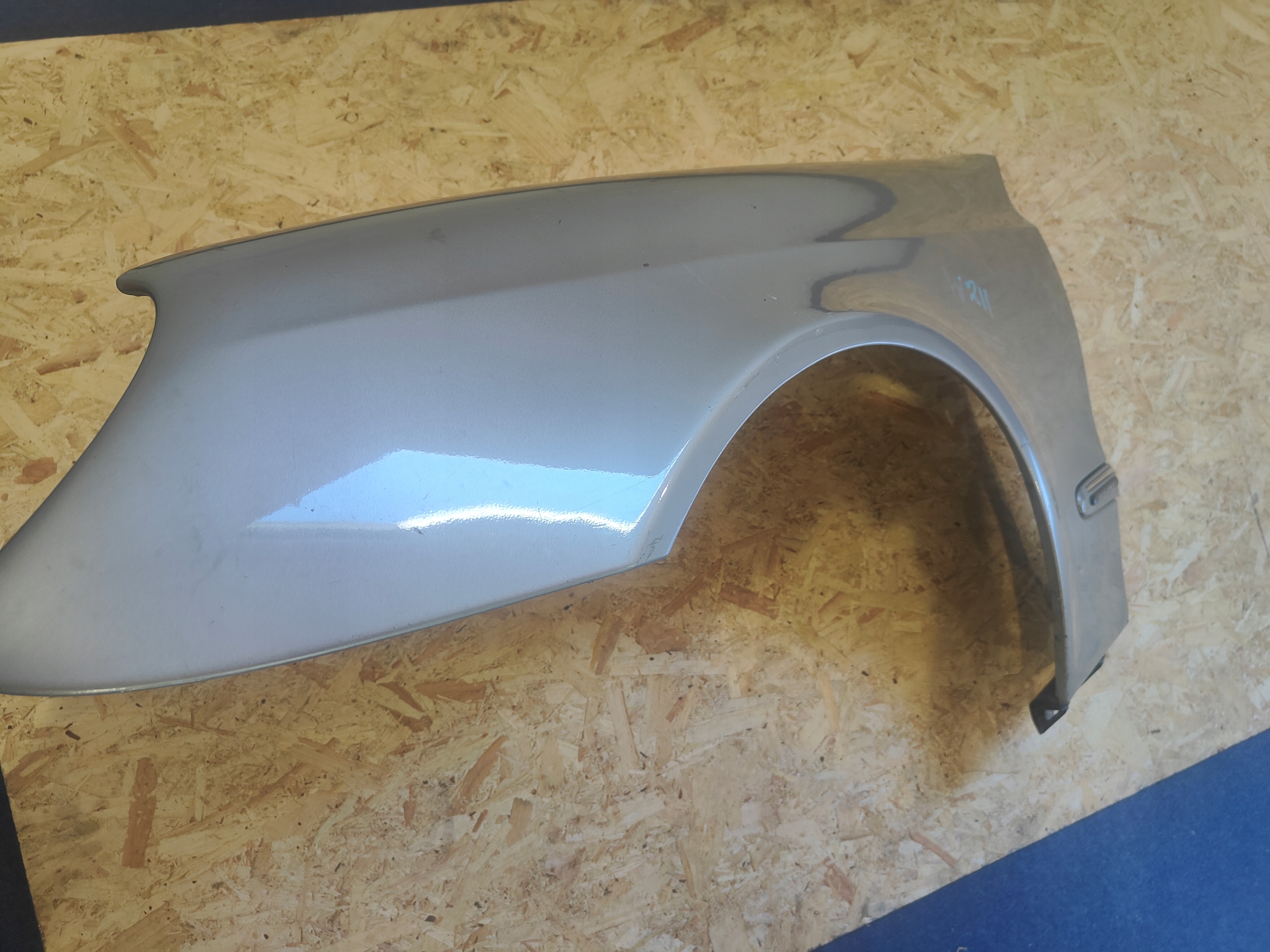 ĽAVÝ PREDNÝ BLATNÍK MERCEDES E klasa W211 A211 2002-2009