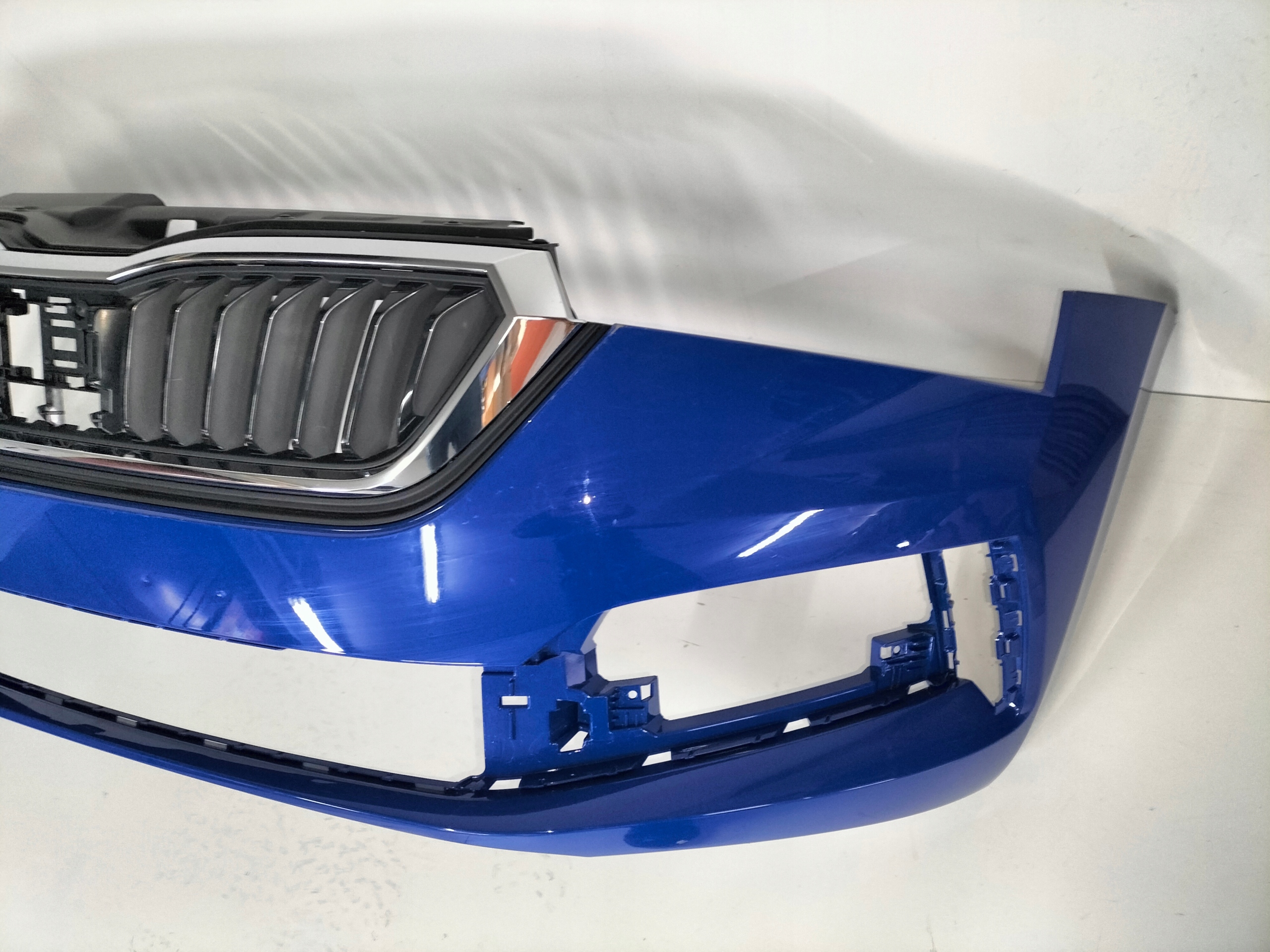 PREDNÝ NÁRAZNÍK SKODA SCALA 19-