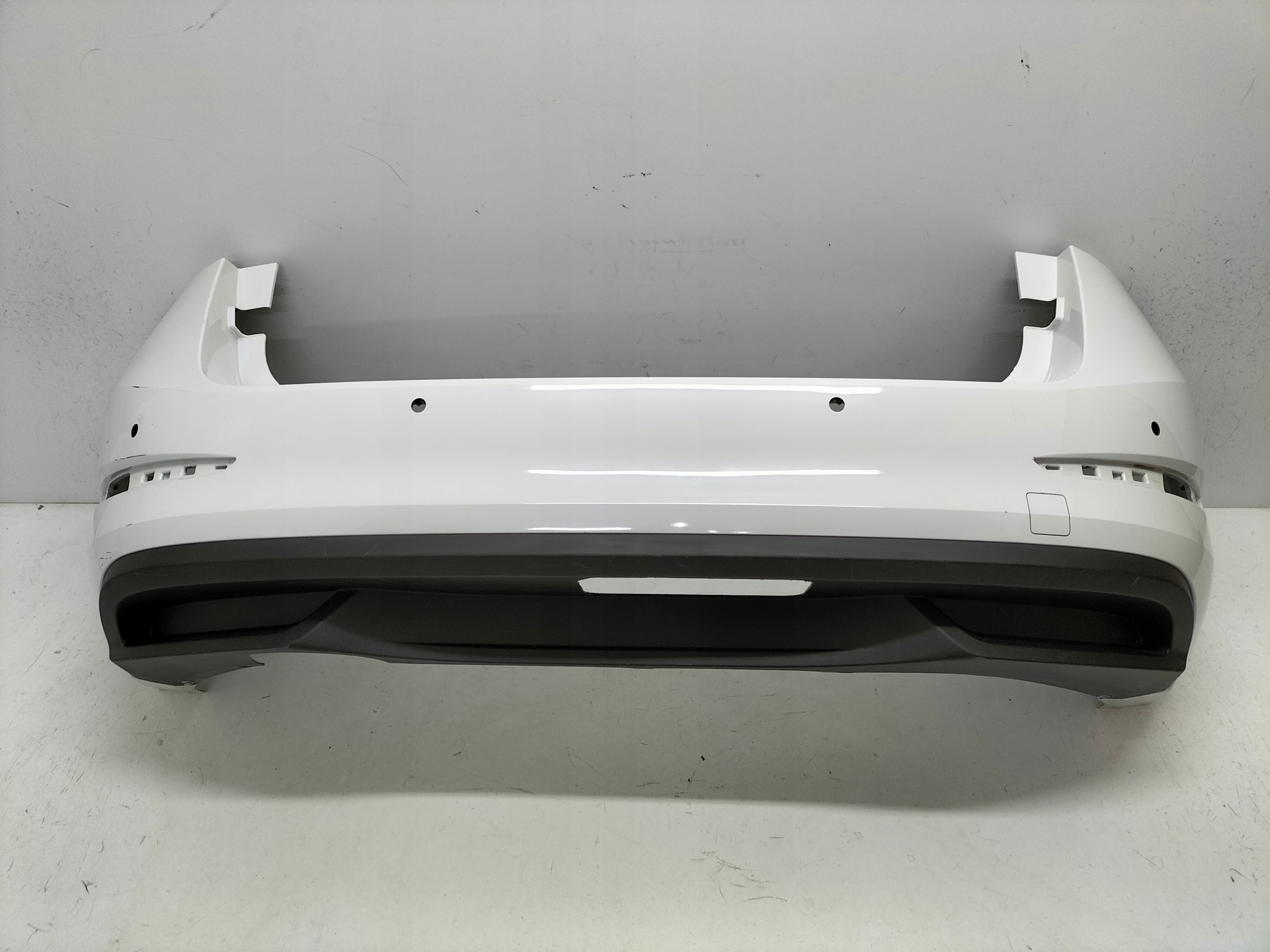 ZADNÝ NÁRAZNÍK SKODA SCALA 19-