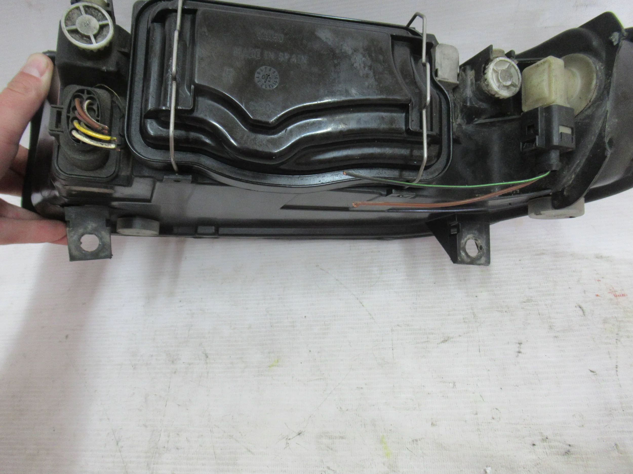 PRAVE PREDNE SVETLO SEAT LEON I