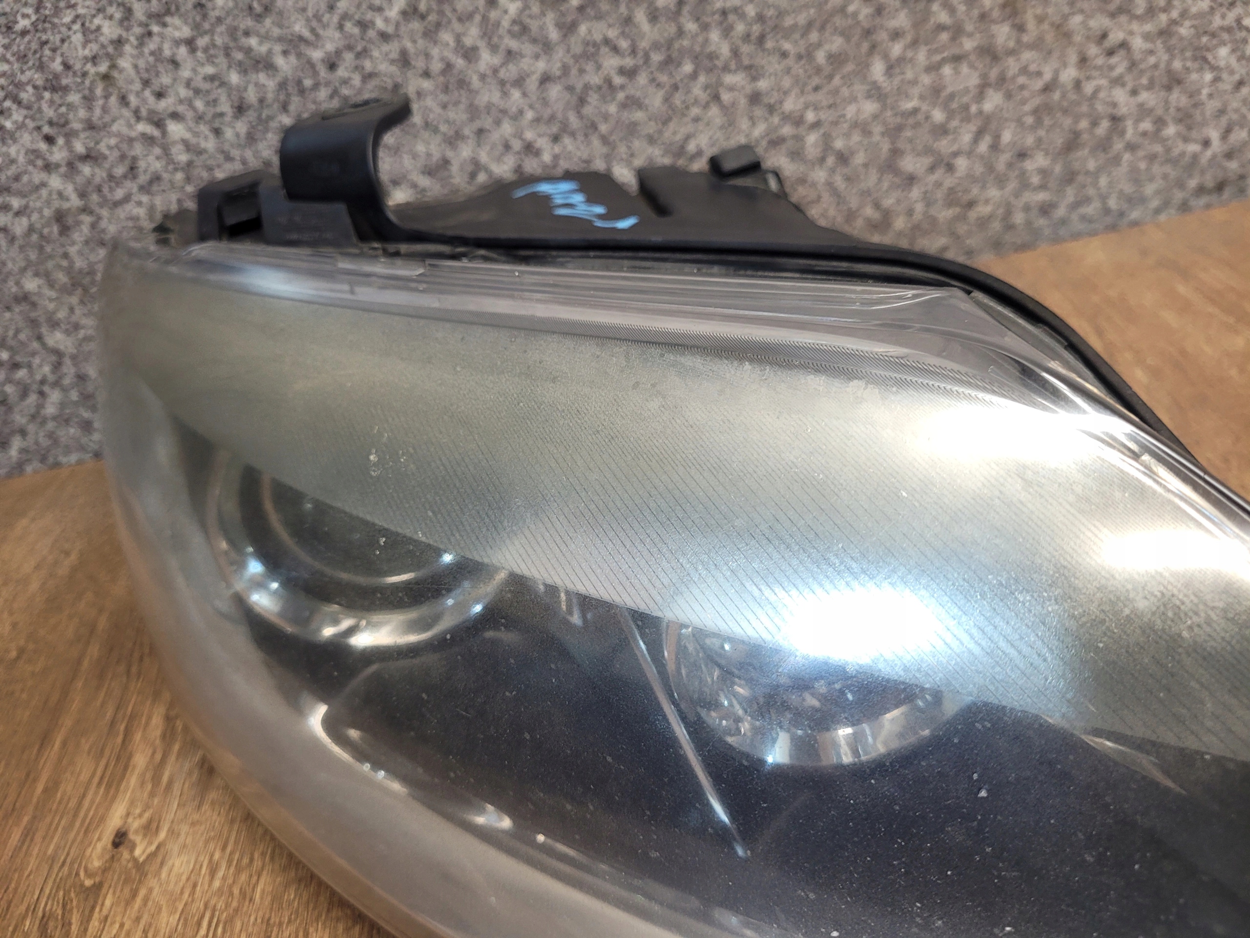 AUDI Q7 4L XENON PRAVÉ PREDNÉ SVETLO GB VERZIA 4L0941004E