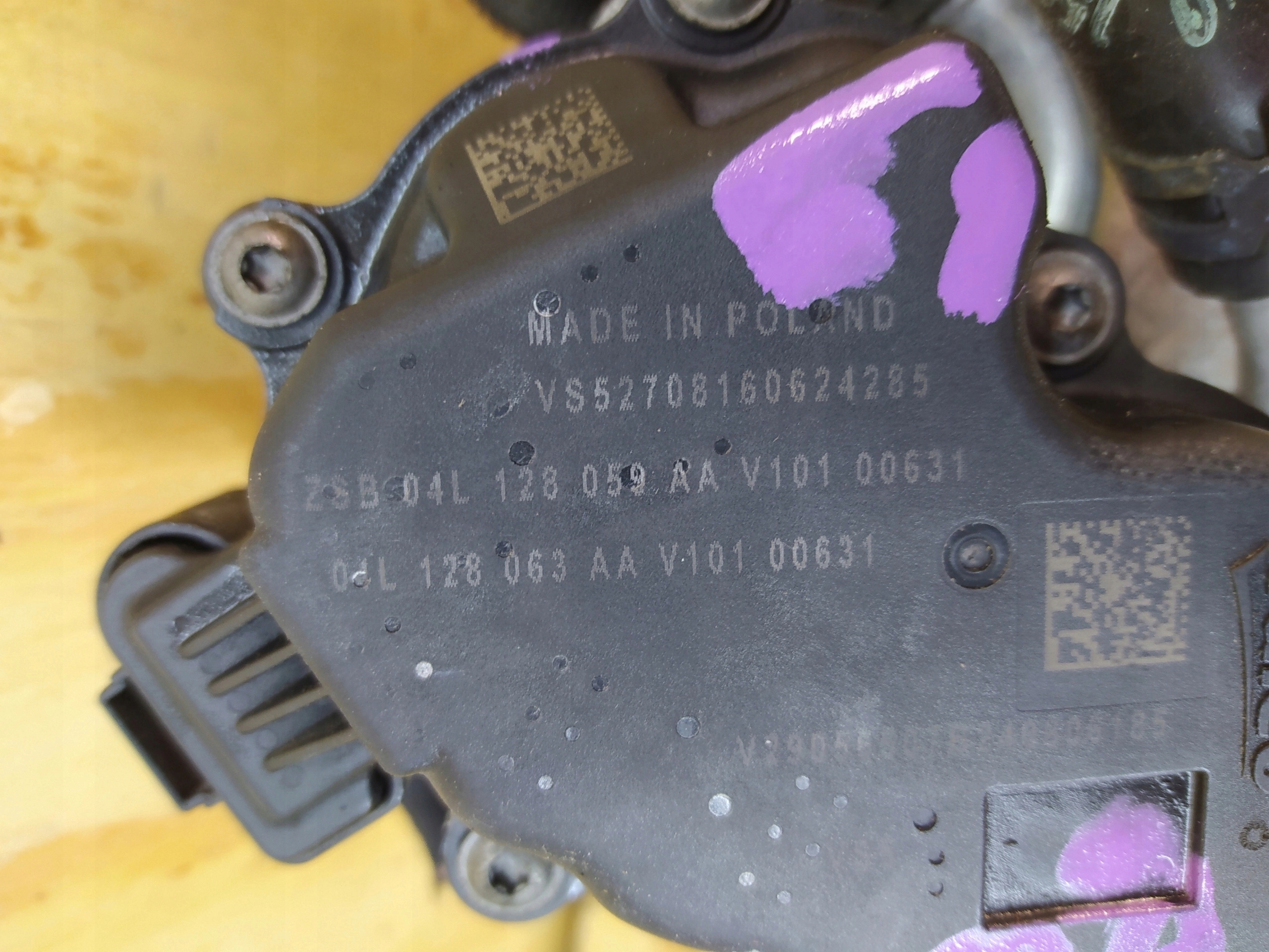 AUDI A4 B8 2.0 TDI SKRTIACA KLAPKA 04L128059AA