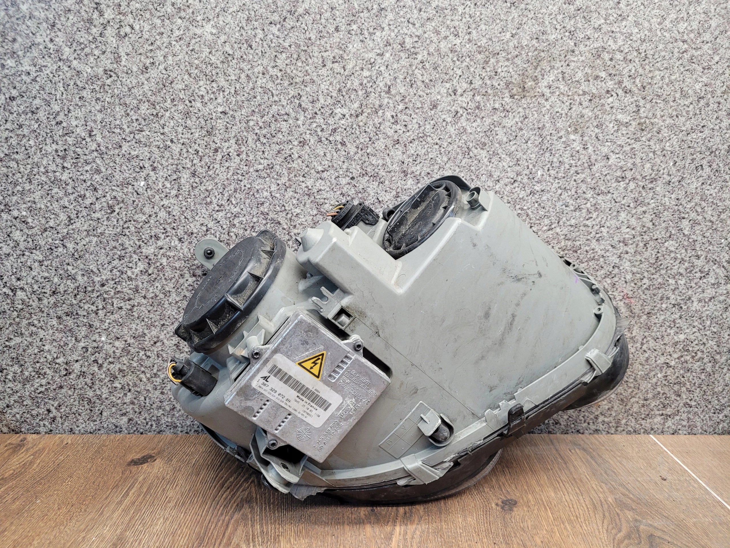 MERCEDES W209 CLK XENON ĽAVÉ PREDNÉ SVETLO