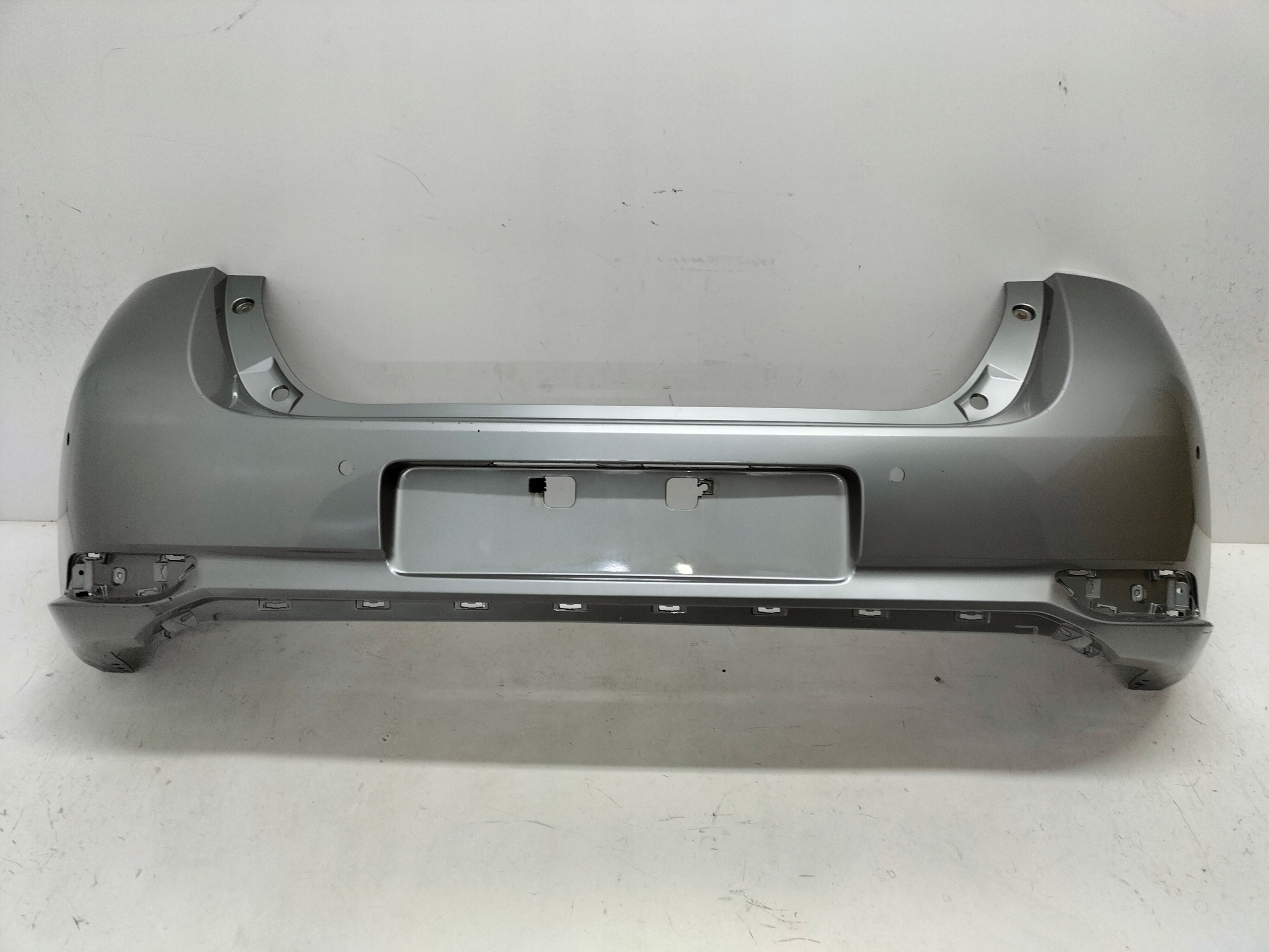 ZADNÝ NÁRAZNÍK TOYOTA AURIS II LIFT 15-18 HB