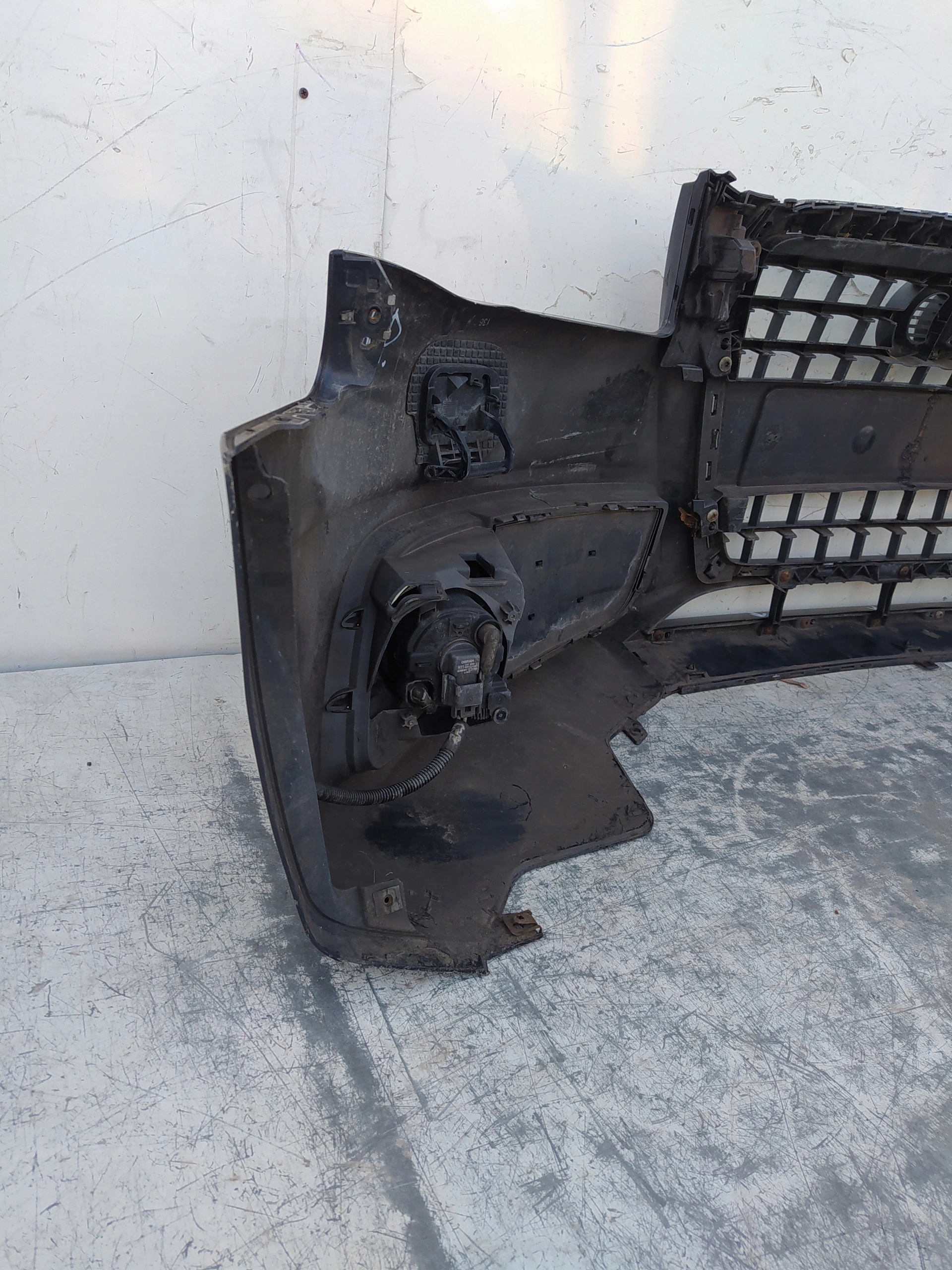 AUDI A4 B8 XENON S-LINE PREDNÝ NÁRAZNÍK