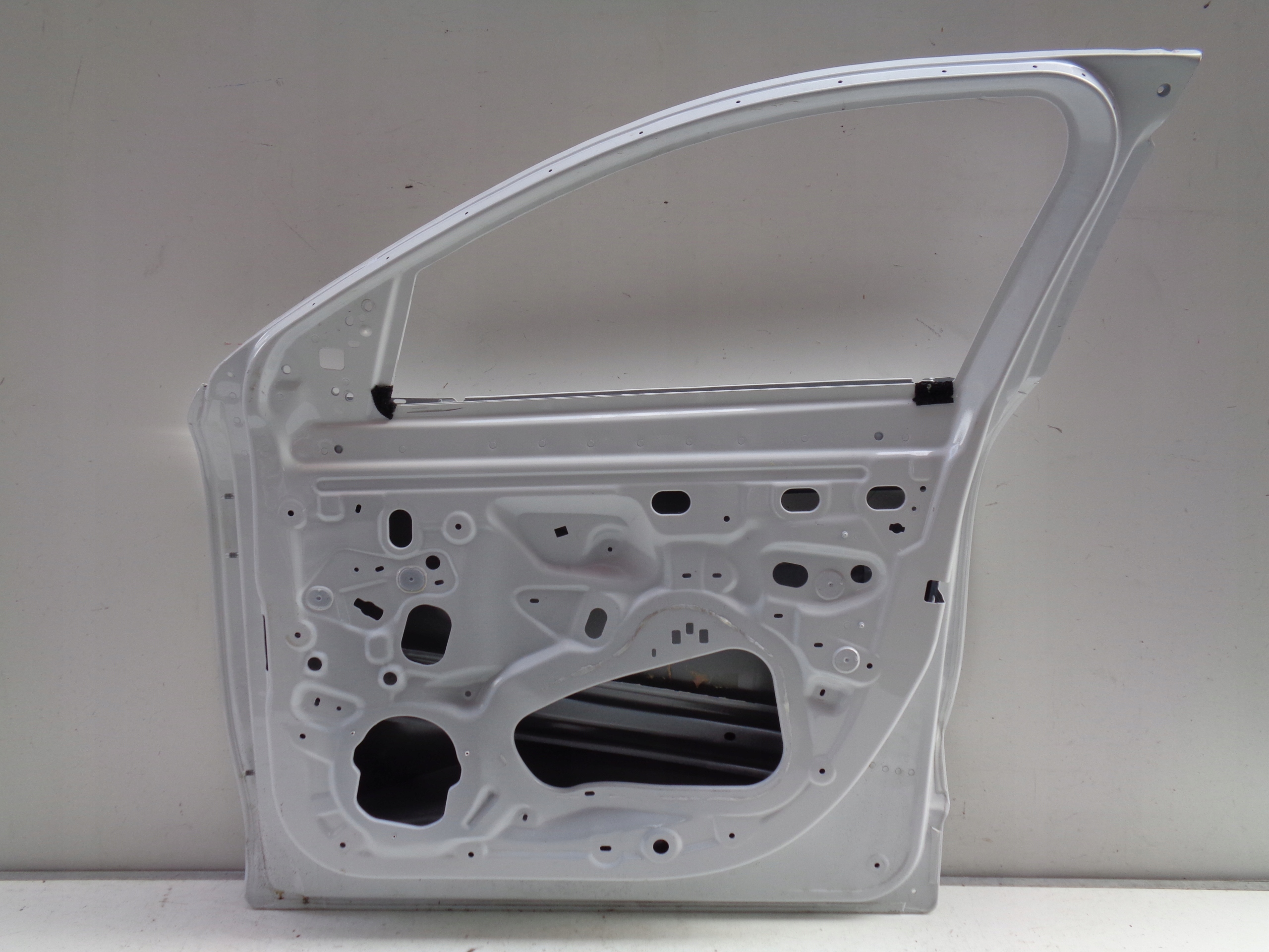 PRAVE PREDNE DVERE RENAULT MEGANE V E-TECH 23- NR 40119