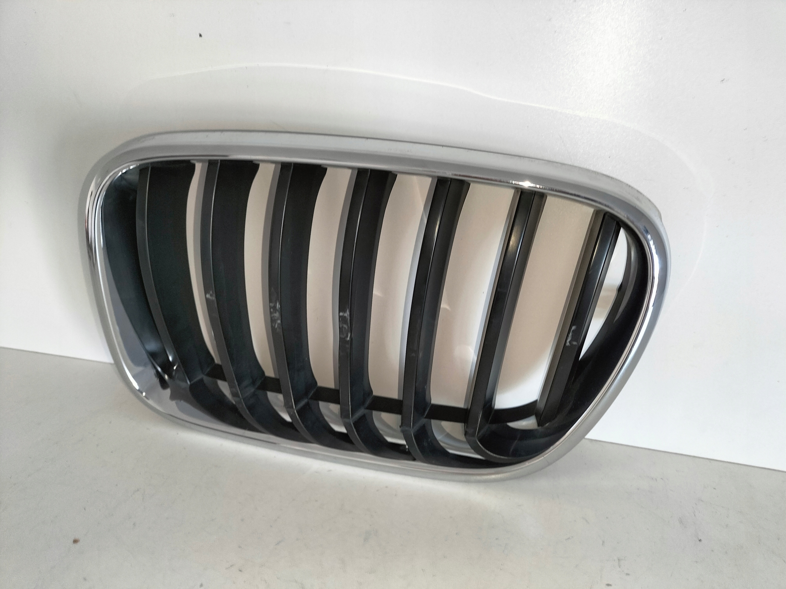 PRAVÁ MRIEŽKA RÁMIK ĽADVINKA BMW X3 F25 10-14