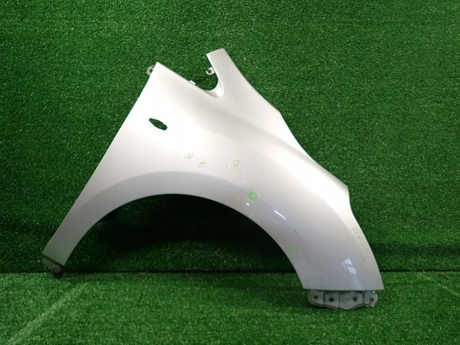 TOYOTA VERSO 09-13 PRAVY PREDNY BLATNIK