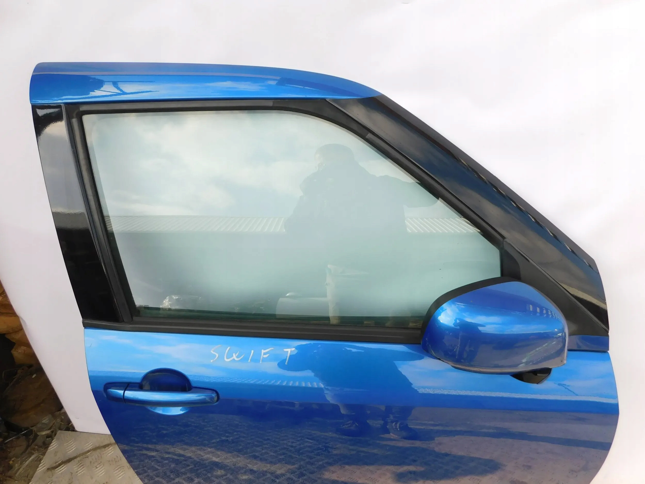 PRAVE PREDNE DVERE SUZUKI SWIFT MK6