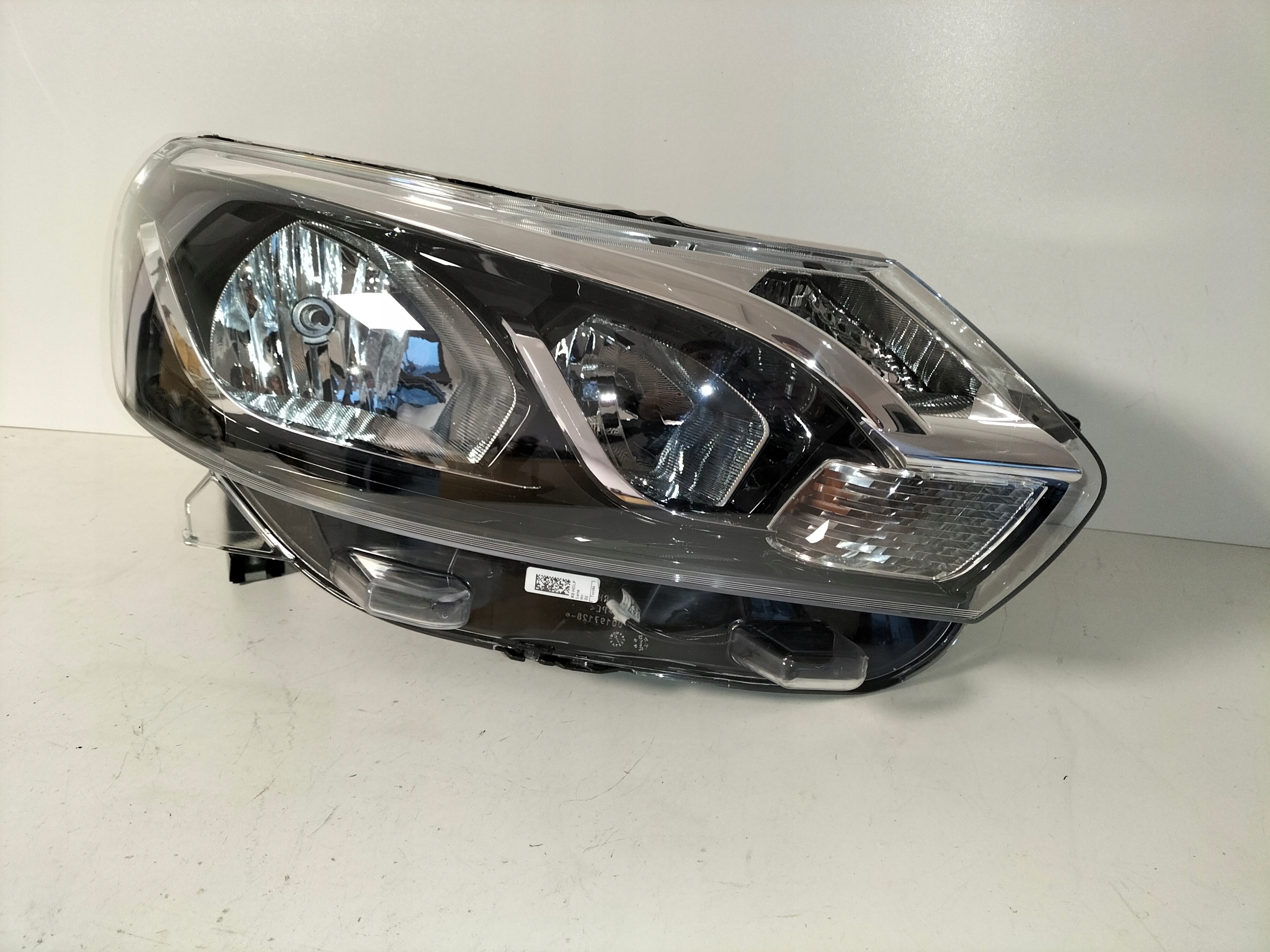 LAVE PREDNE SVETLO TOYOTA PROACE II 16-
