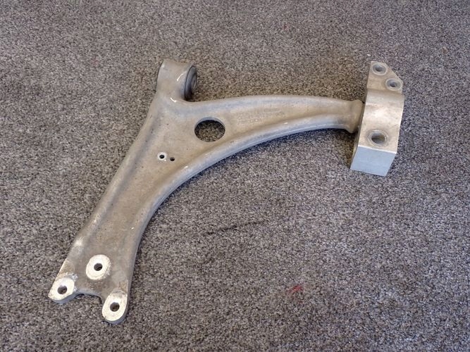 AUDI TT 8J0 LAVE RAMENO 8J0153D