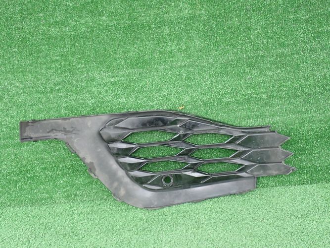 VW GOLF VIII GTI CLUBSPORT PRAVÁ LIŠTA NÁRAZNÍKA