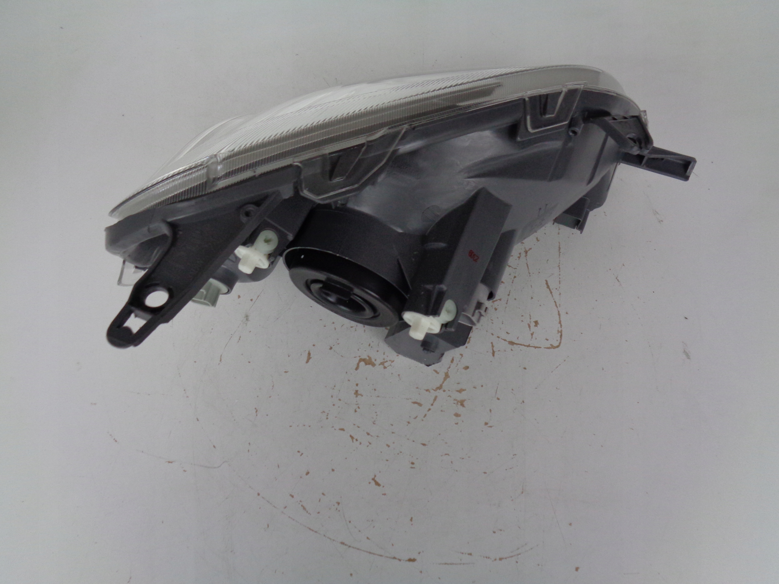 LAVE PREDNE SVETLO TOYOTA YARIS 03- LIFT