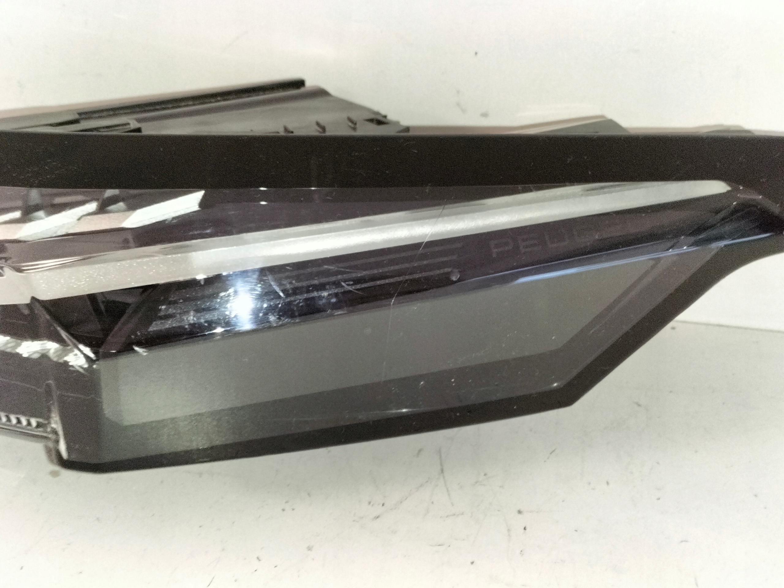 PRAVE ZADNE SVETLO PEUGEOT 308 III T10 21- GT LED