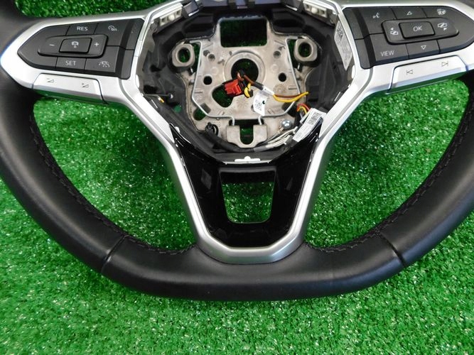VW GOLF VIII TIGUAN VOLANT