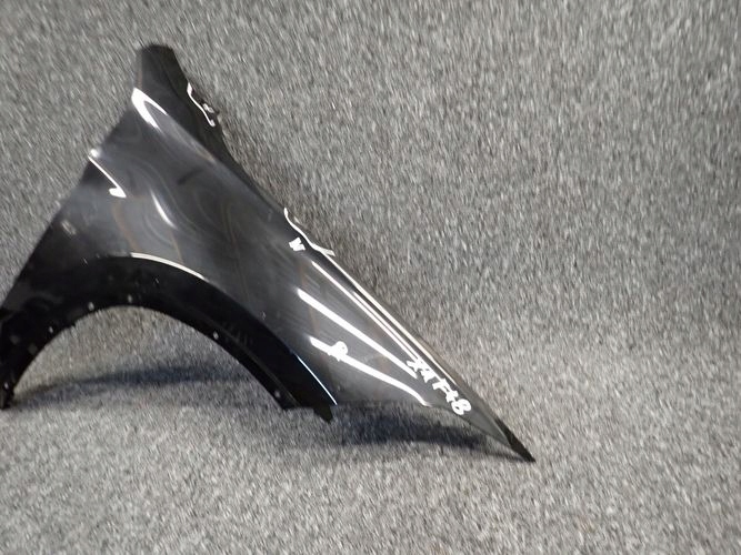 BMW X1 F48 15- PRAVY PREDNY BLATNIK