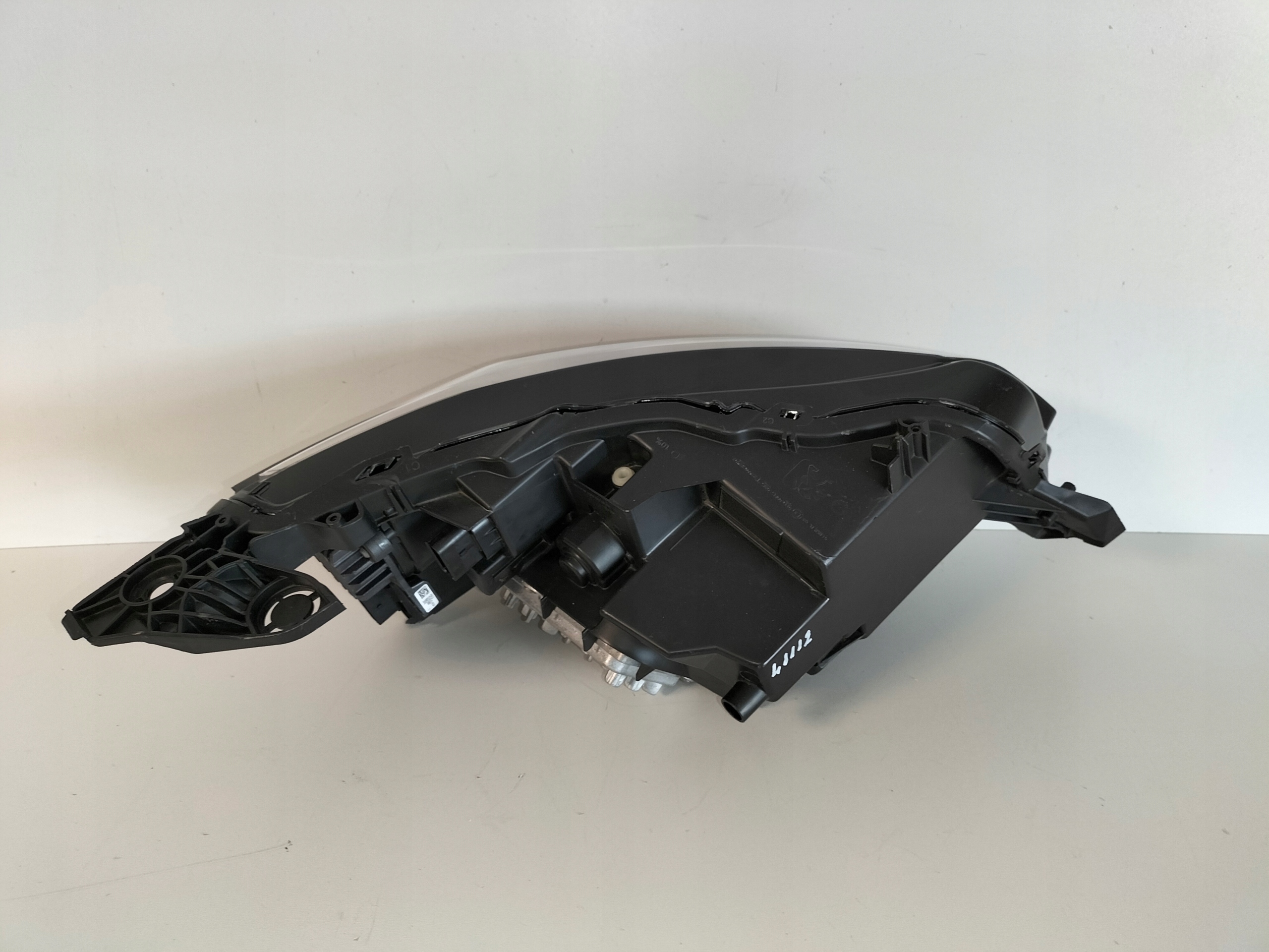 LAVE PREDNE SVETLO PEUGEOT 208 2008 II 19- FULL LED