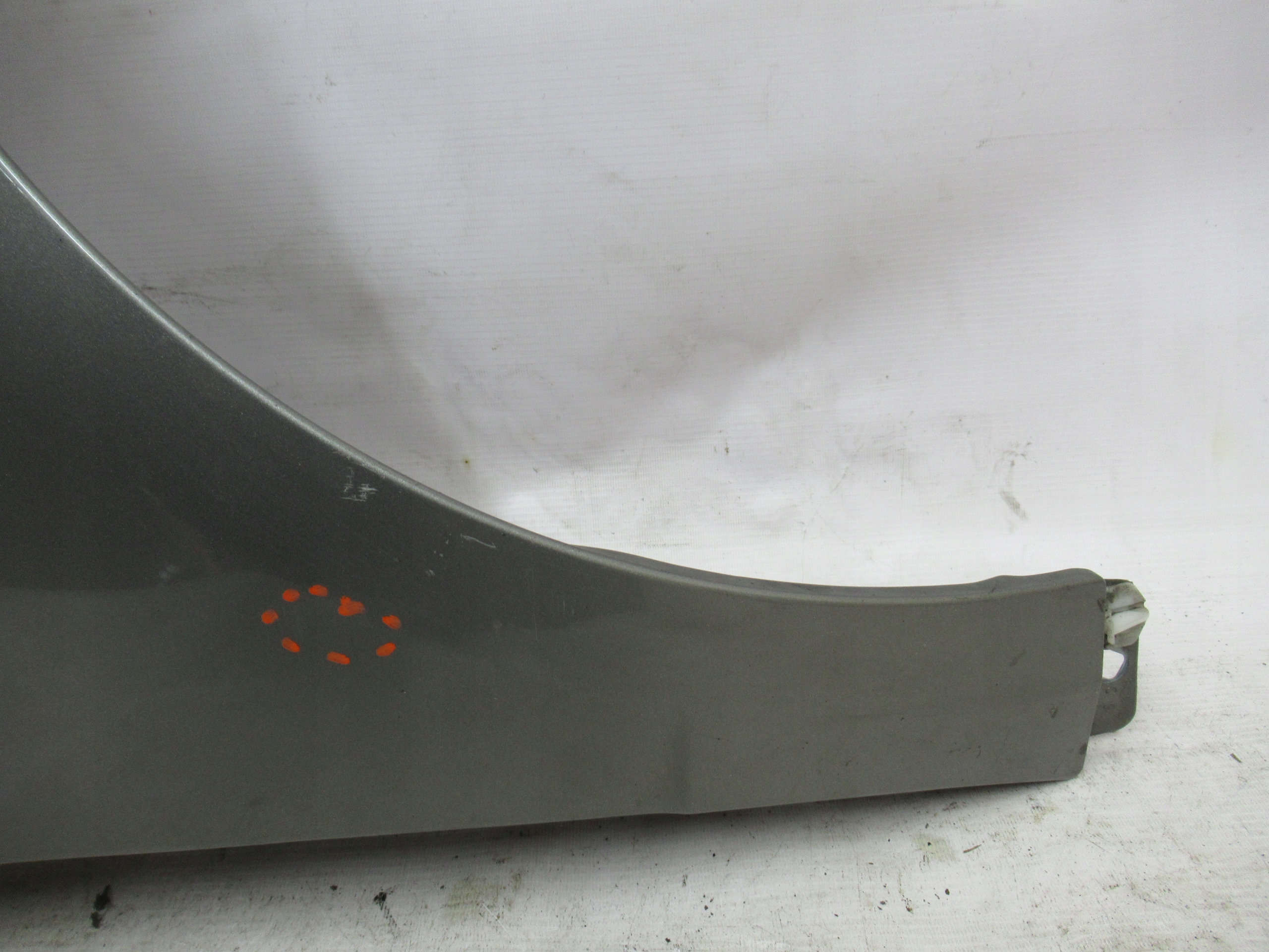 PRAVÝ PREDNÝ BLATNÍK MERCEDES A KLASA W169