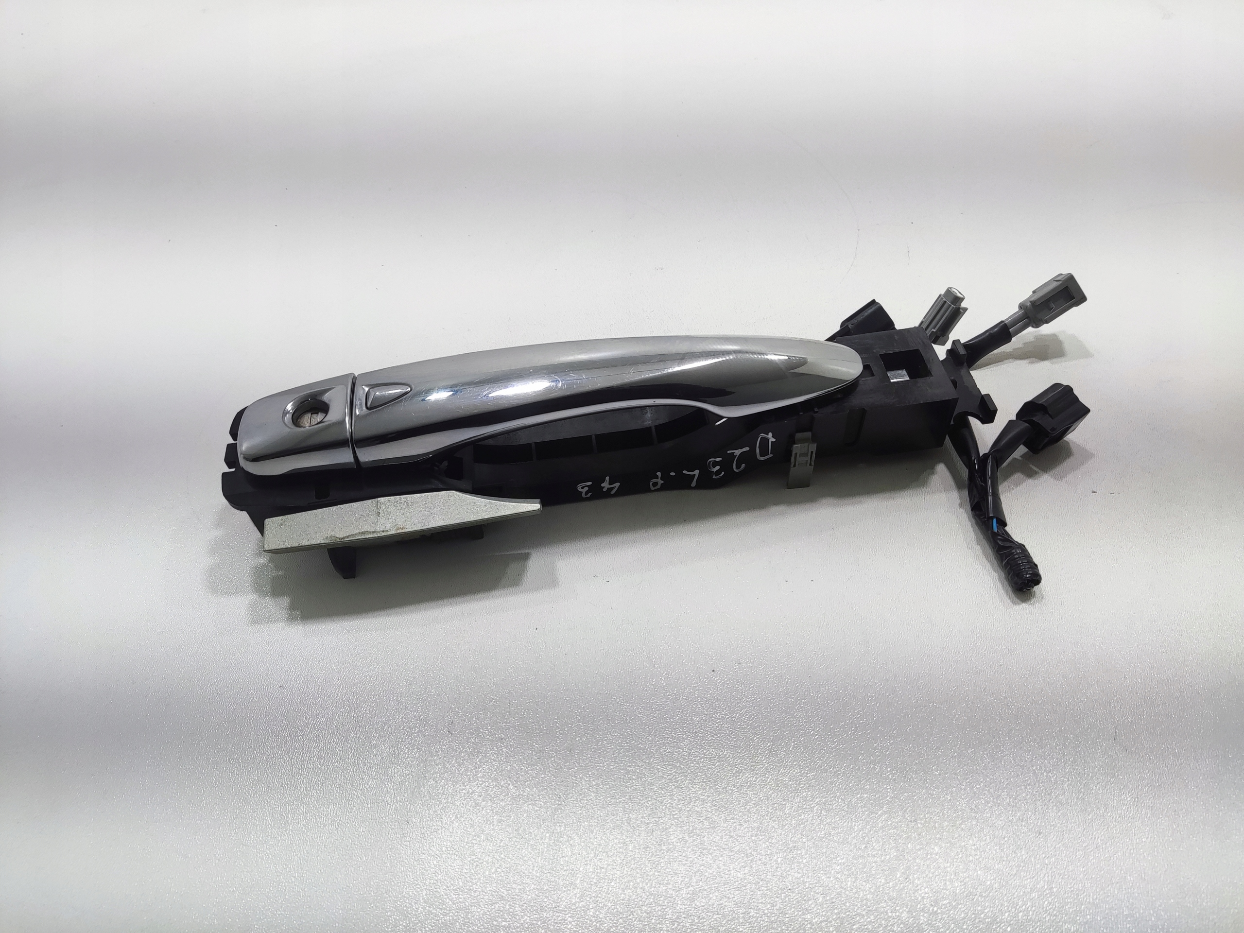 KLUČKA ĽAVÝCH PREDNÝCH DVERÍ KEYLESS NISSAN NAVARA IV D23 NP300 EUROPA