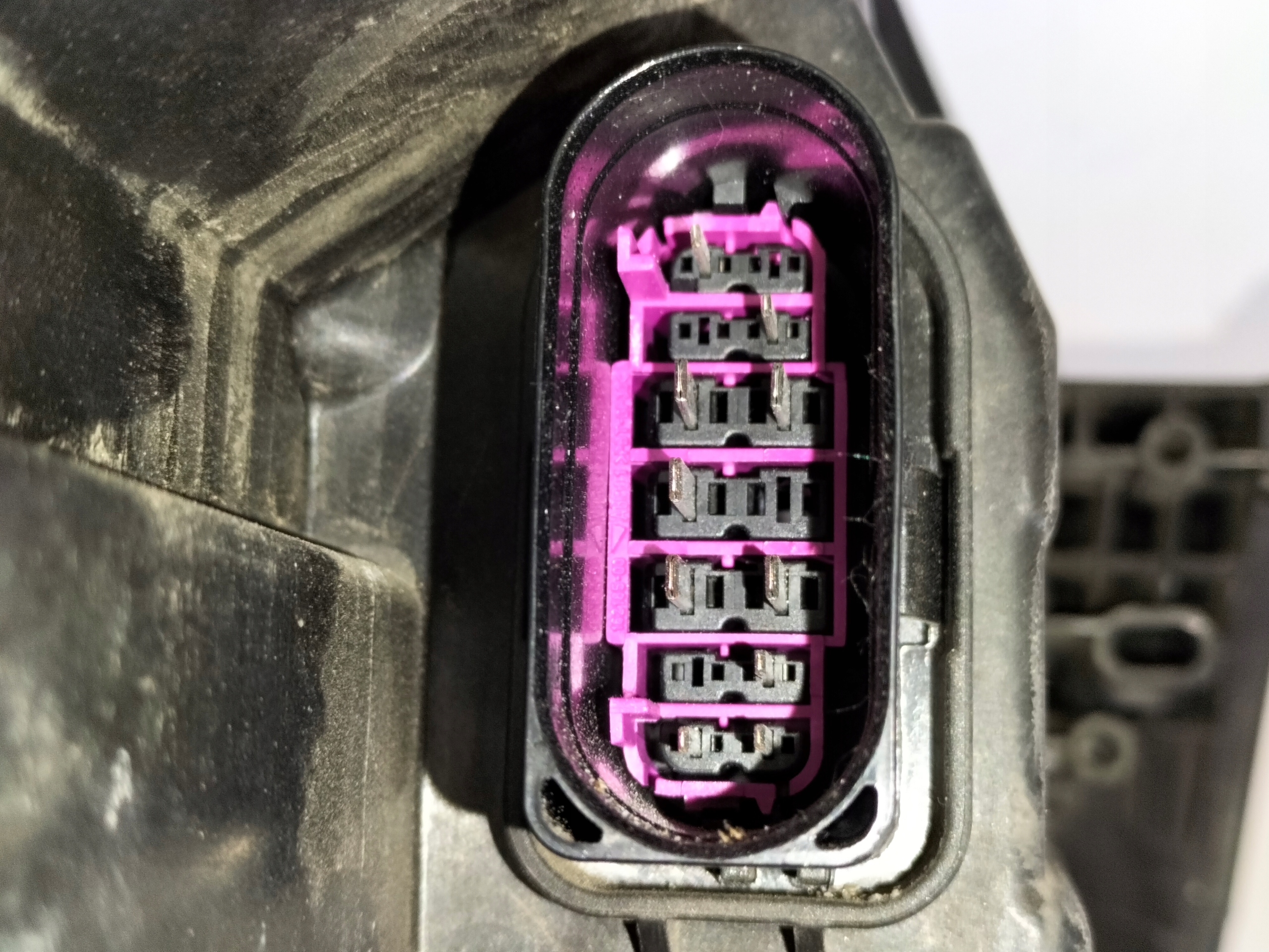 LAVE PREDNE SVETLO SKODA SUPERB III 15-19 BI-XENON