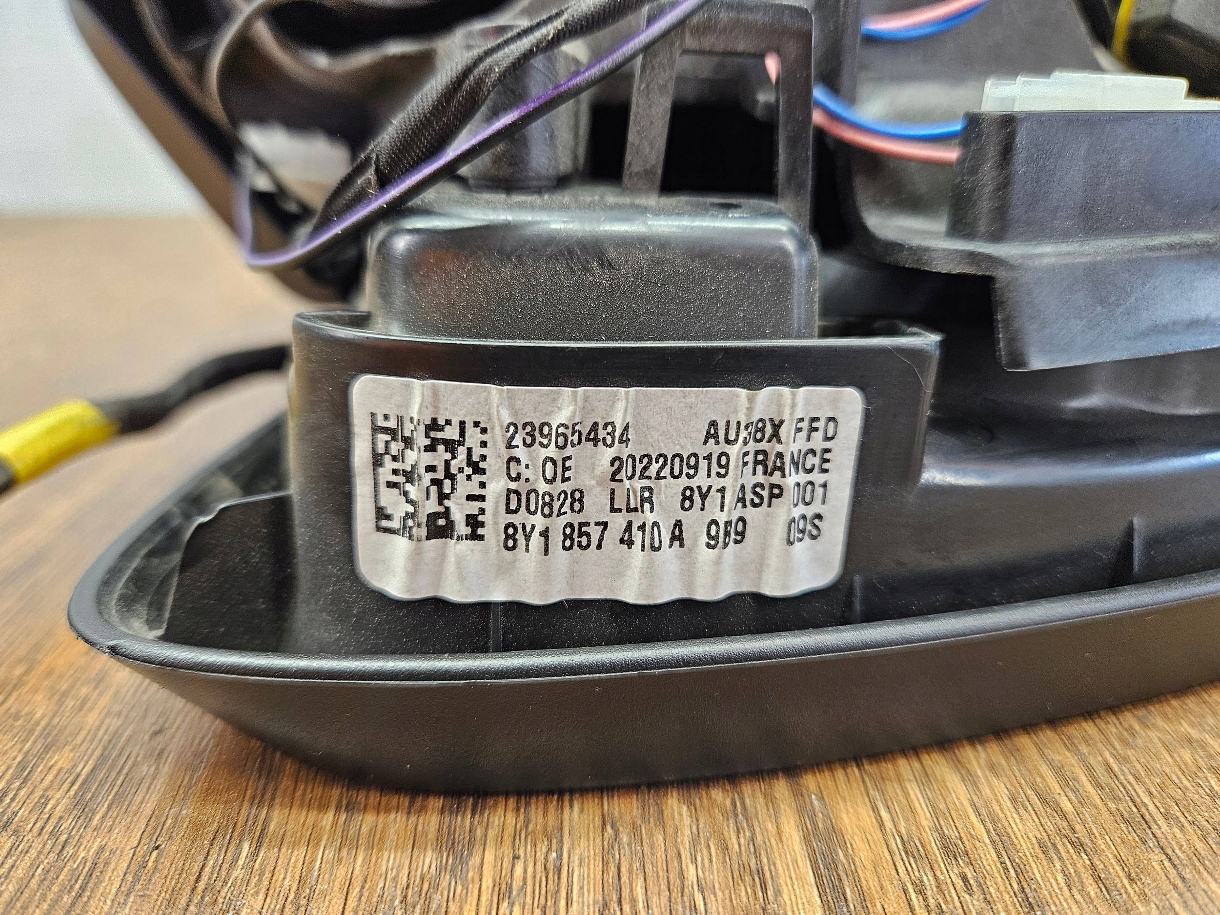 Audi A3 8Y PRAVE ZRKADLO 14 PINOV