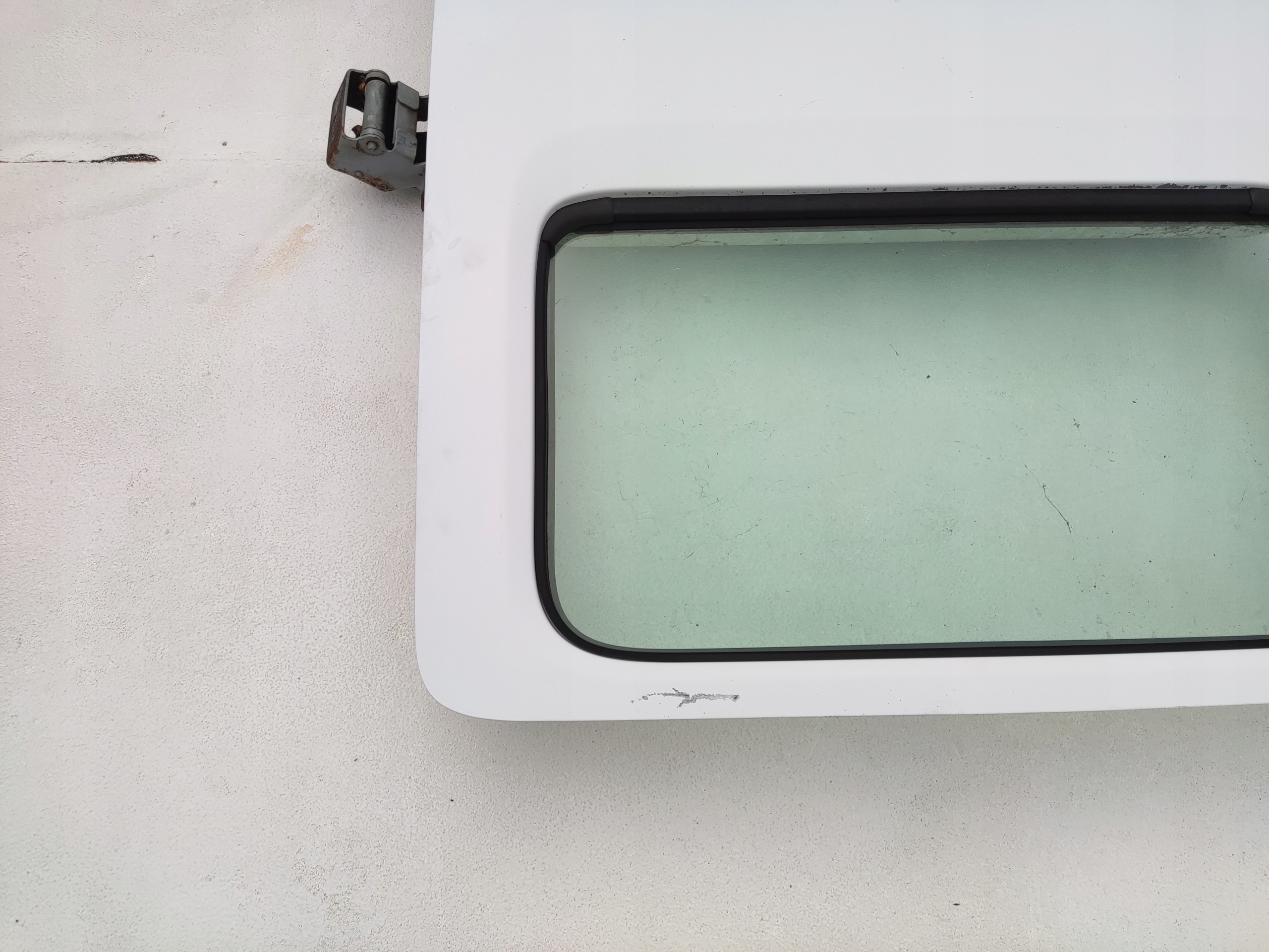 PRAVE ZADNE DVERE DOKA DVOJ KABÍNA RENAULT MAXITY NISSAN CABSTAR