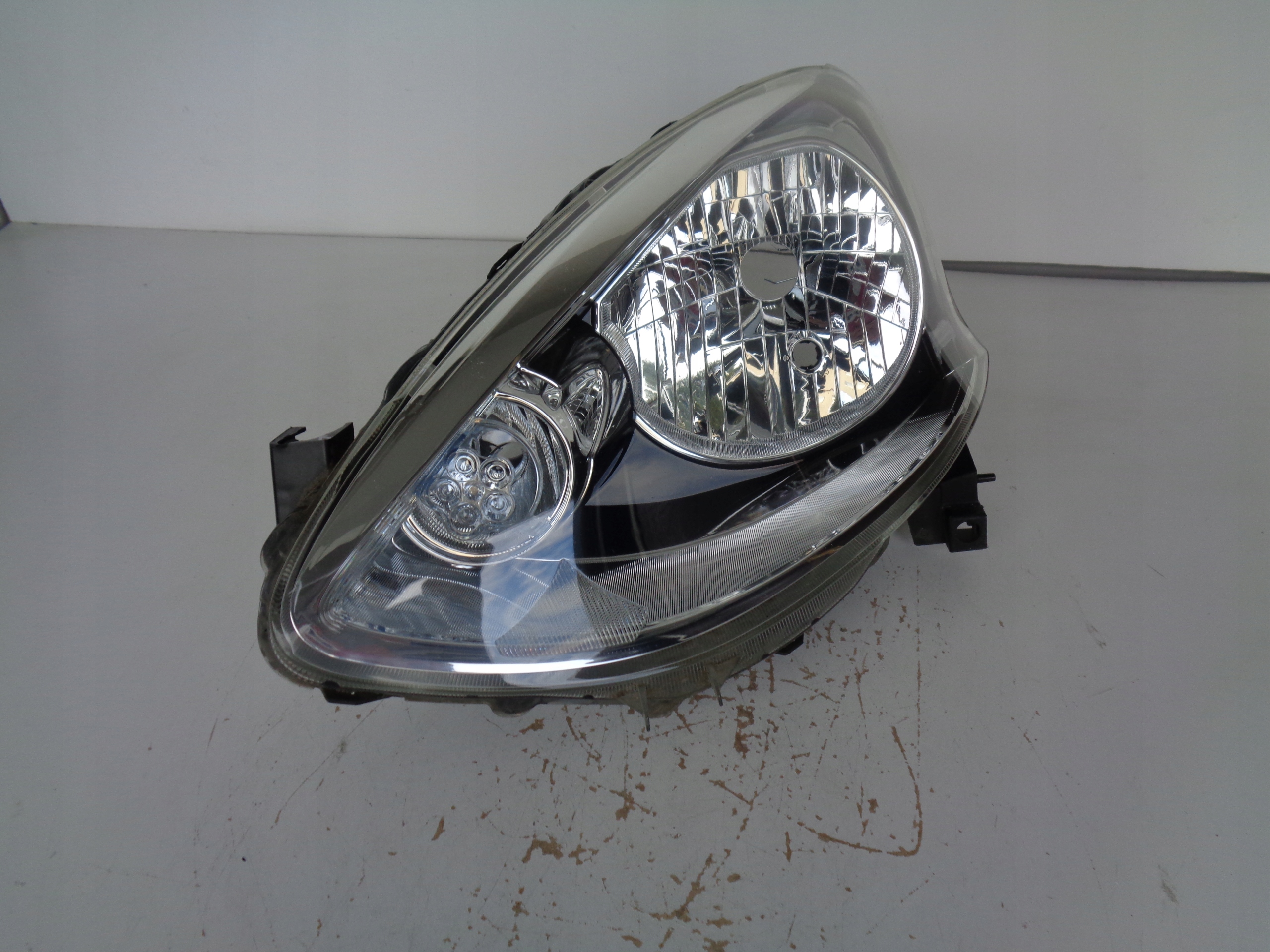 LAVE PREDNE SVETLO NISSAN MICRA K13 13- LIFT