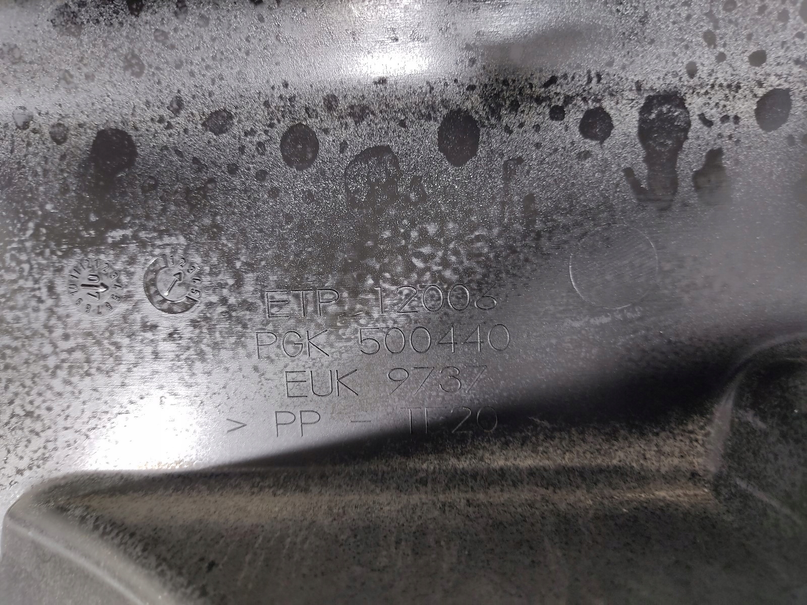 KRYT CHLADIČA VENTILÁTORA LAND ROVER DEFENDER 2.4 TDCI PGK500440