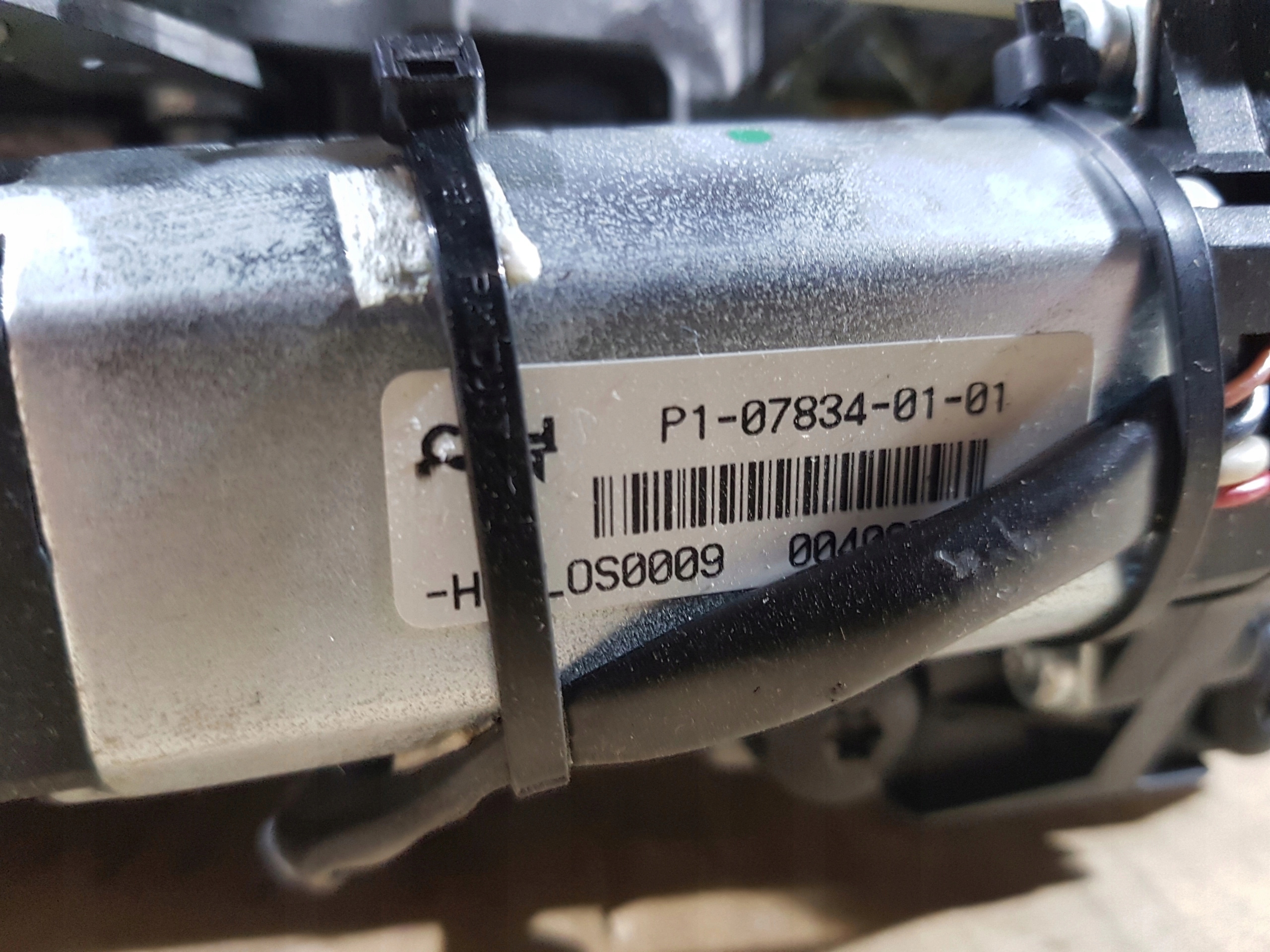 BMW F01 F02 750i 4.4 VOLANTOVÁ TYČ