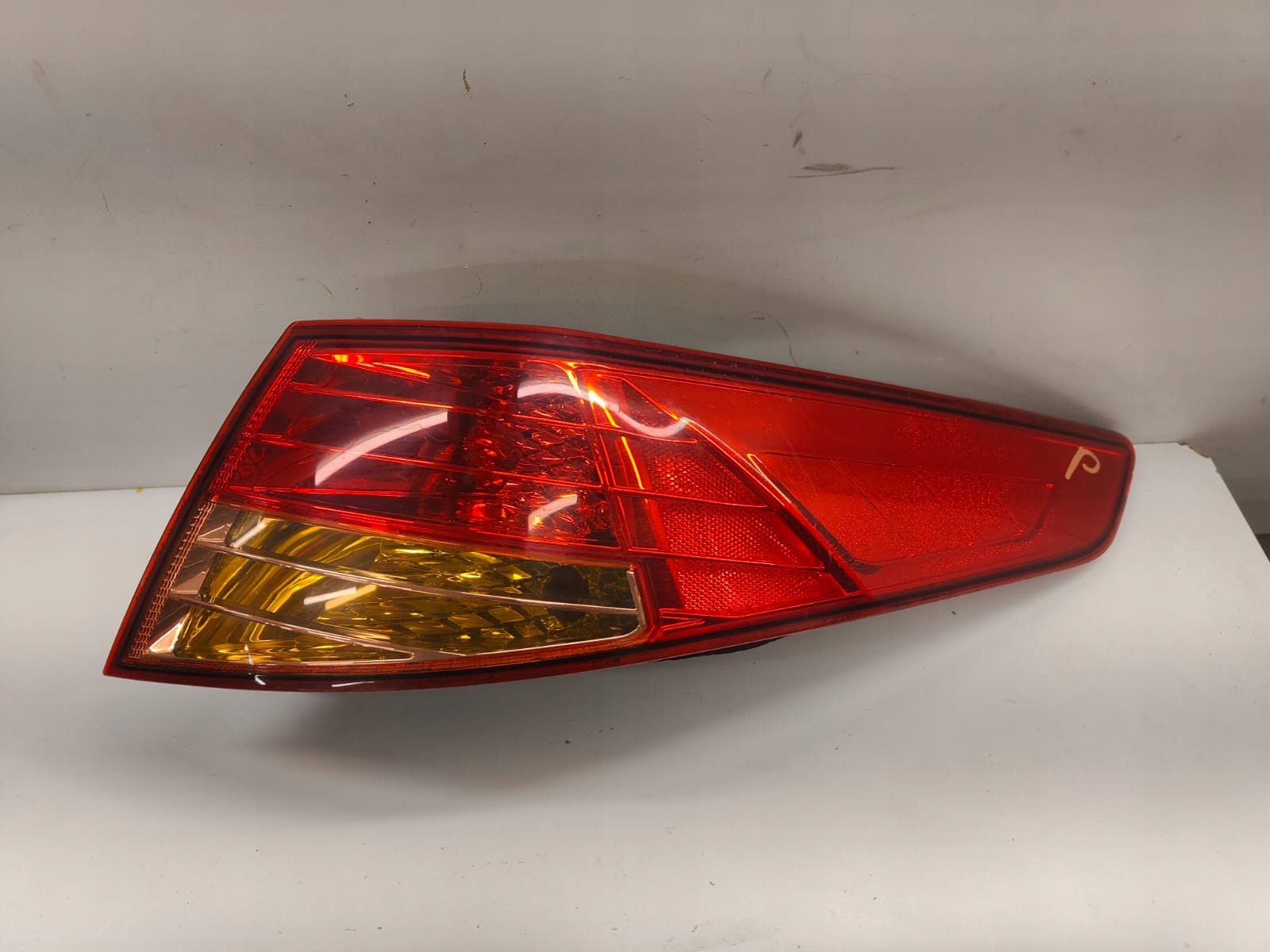 Kia optima III lift 2013 92402-2T0 ZADNE SVETLONA ZADNA PRAVA