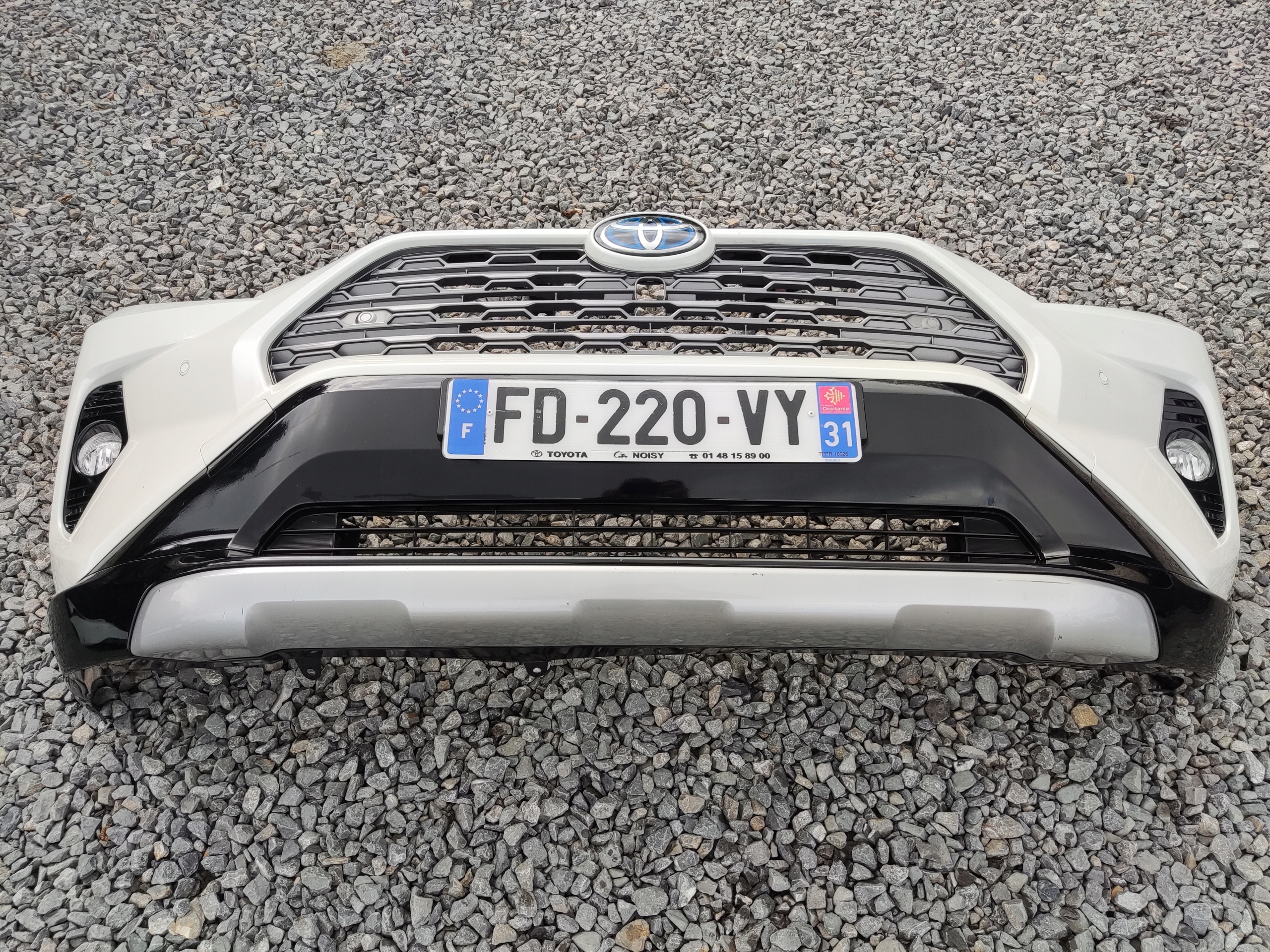 PREDNÝ NÁRAZNÍK KOMPLETNY PDC SENZORY TOYOTA RAV4 V 2019-24 HYBRID