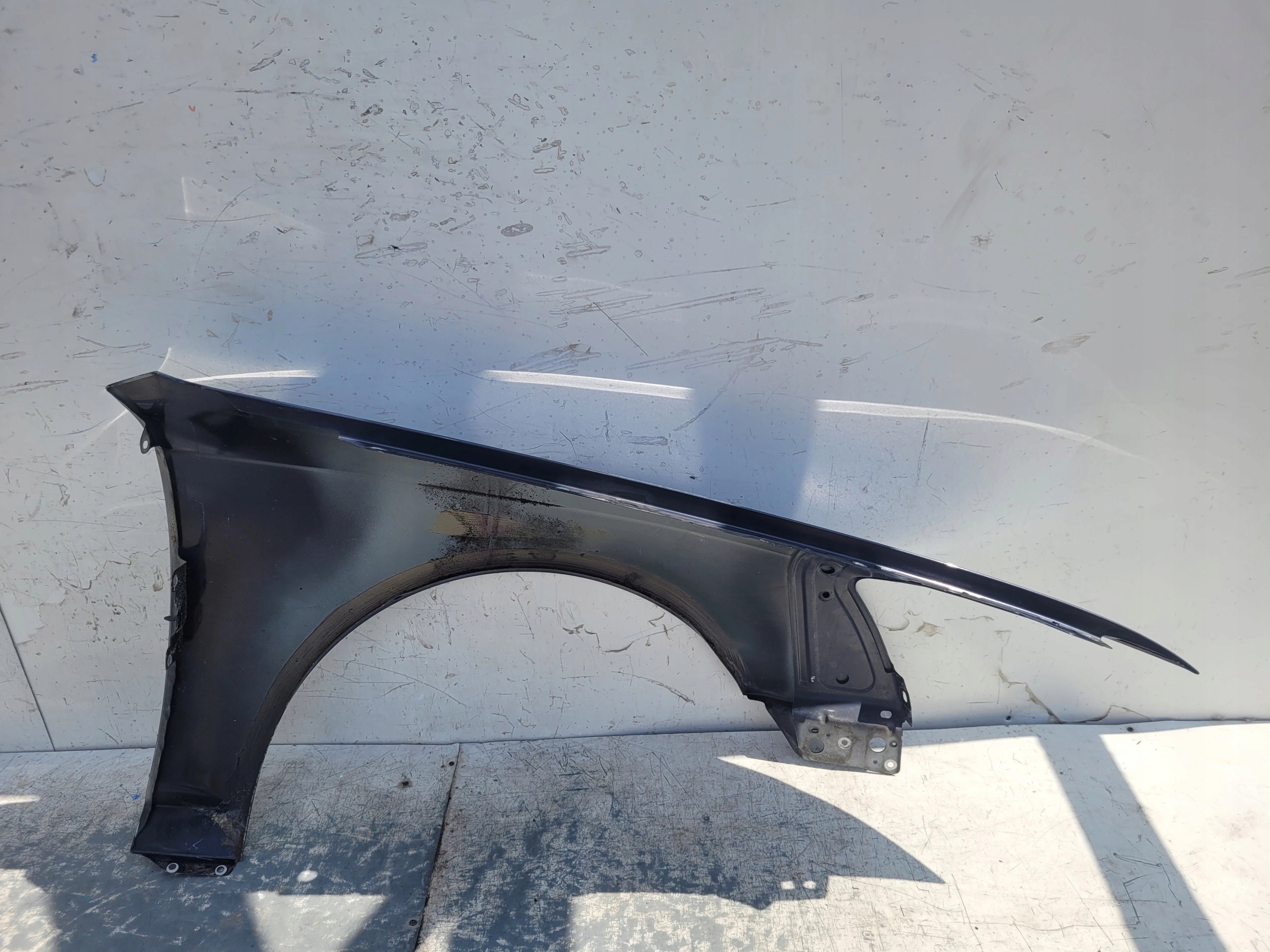 AUDI A6 C6 LIFT ĽAVÝ PREDNÝ BLATNÍK