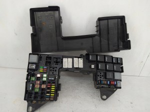 JAGUAR XF X250 POISTKOVA SKRINKA 7154-7259-30 JAGUAR XF X250 POISTKOVA SKRINKA 7154-7259-30