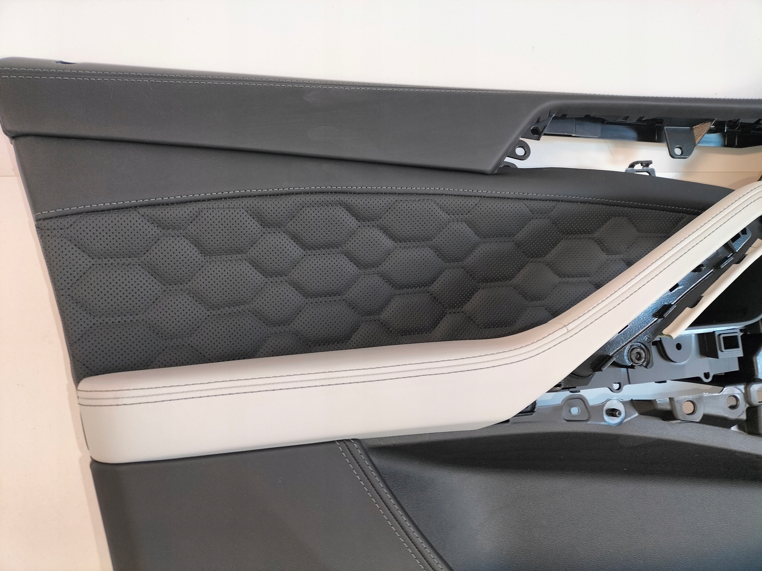 TAPACÍR boczek DVERE PREDNÝ LAVY BMW X6 G06 F96 19-