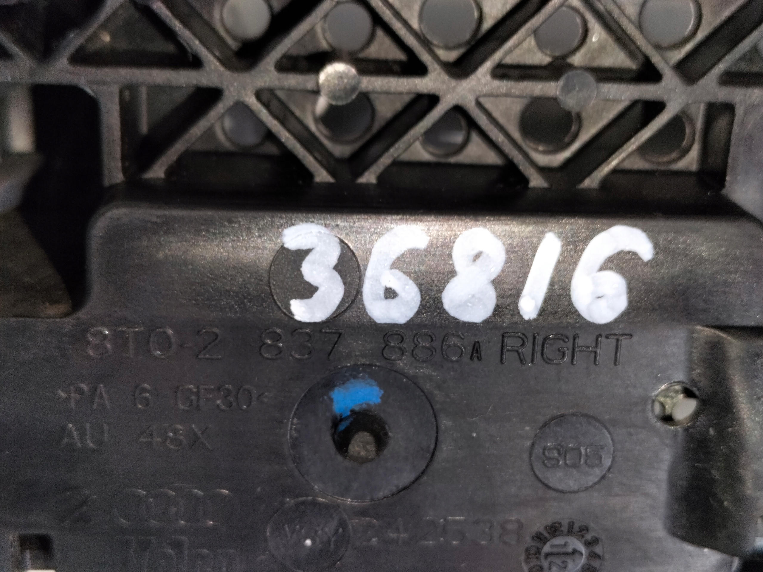 KĽUČKA PRAVÝCH PREDNÝCH DVERÍ AUDI A5 8T0 07-