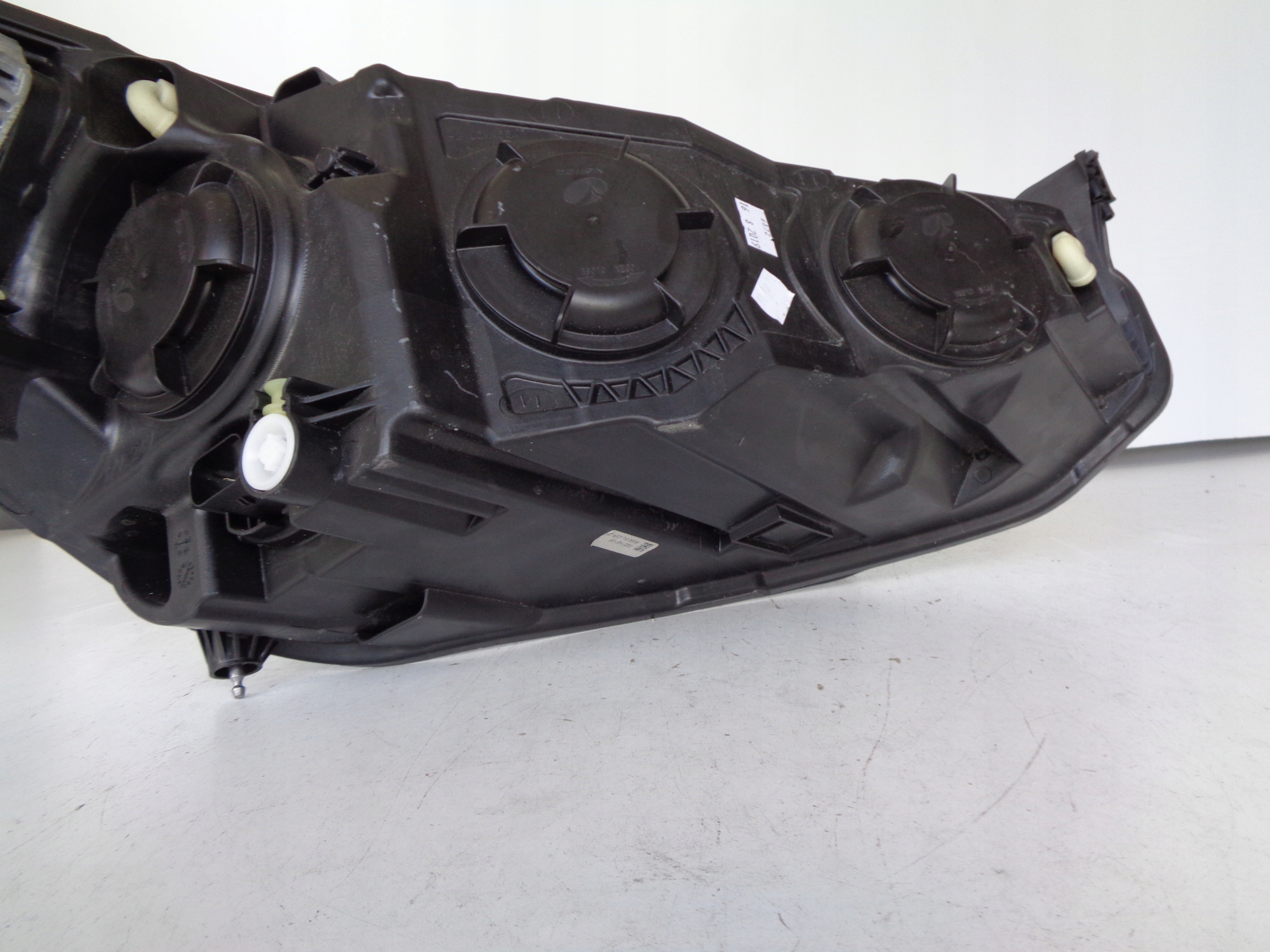 LAVE PREDNE SVETLO FORD FOCUS MK4 18- LED