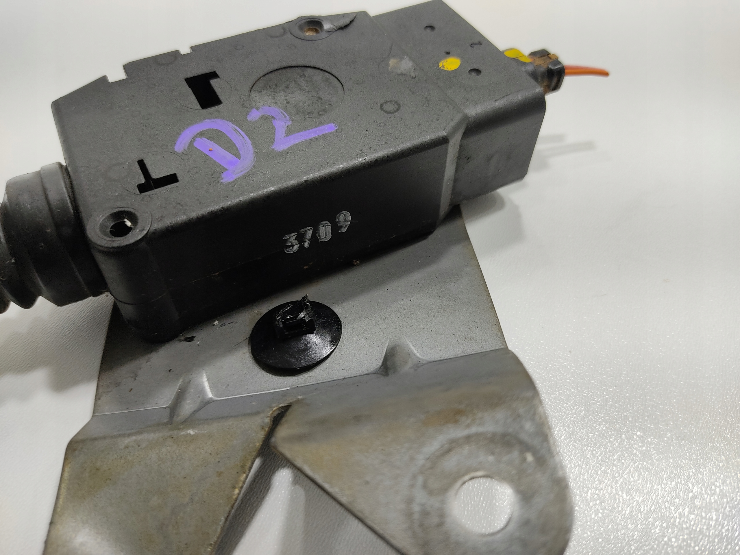 MODUL CENTRÁLNEHO ZÁMKU ZADNEJ KAPOTY LAND ROVER DEFENDER 99-