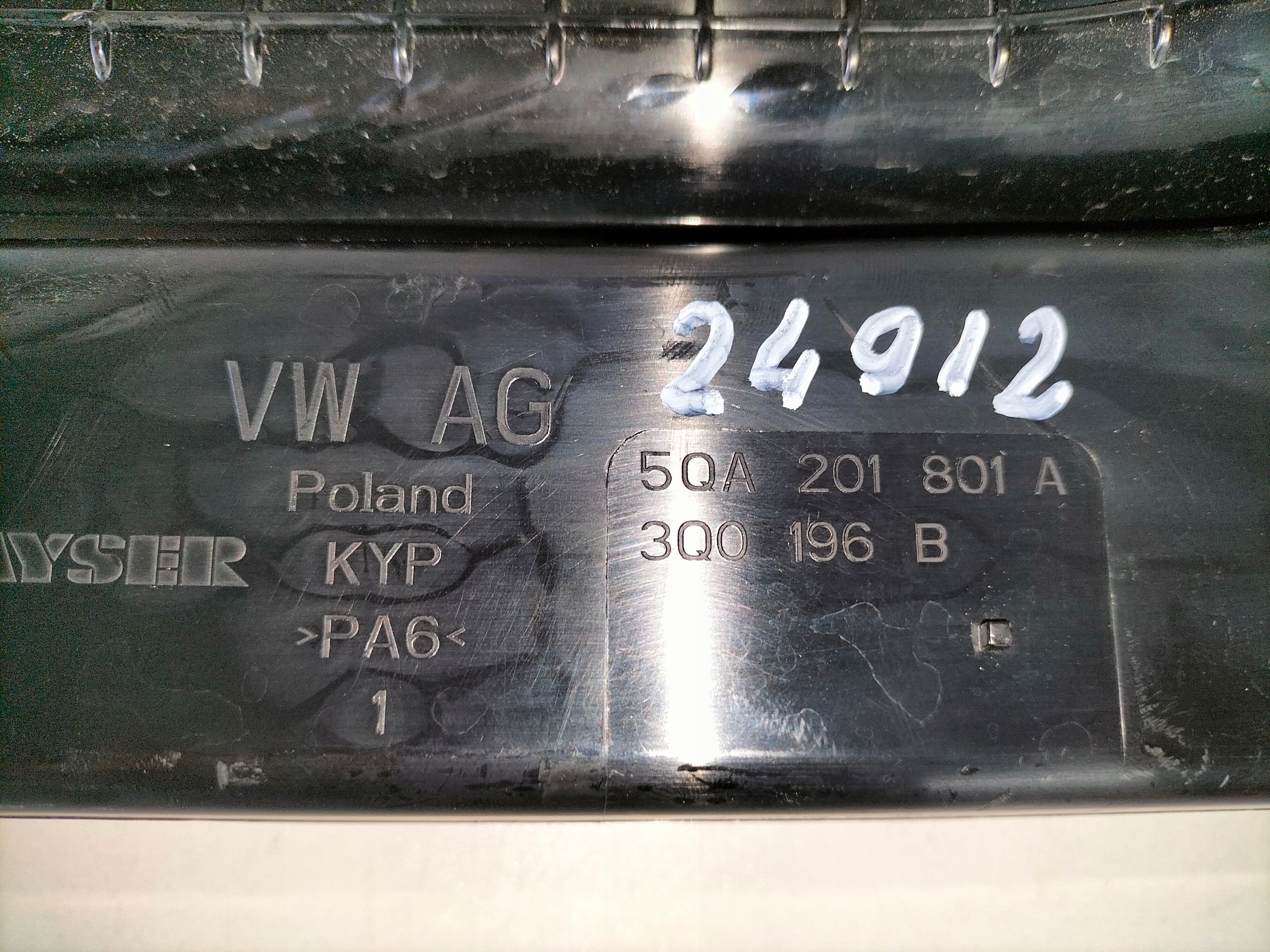 UHLIKOVY FILTER AUDI Q3 18- SEAT TARRACO 18- TFSI