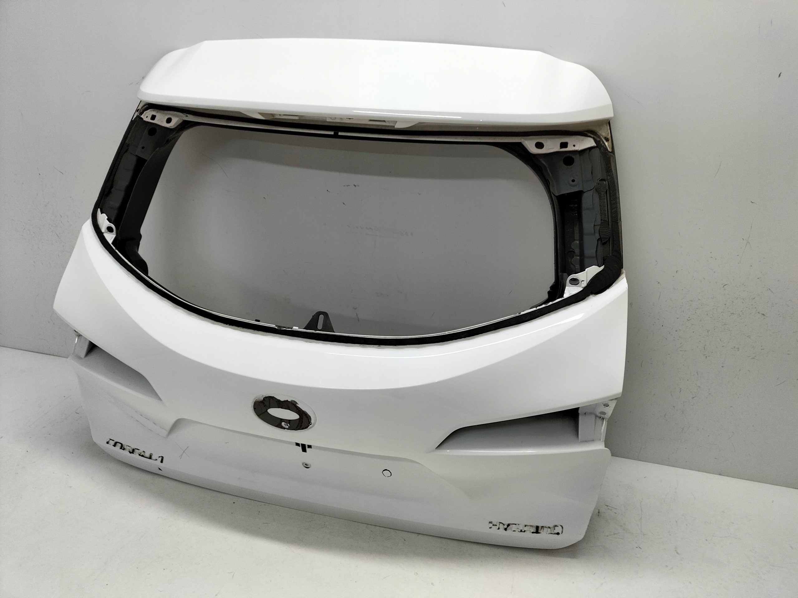 ZADNÁ KAPOTA TOYOTA COROLLA E21 18- KOMBI