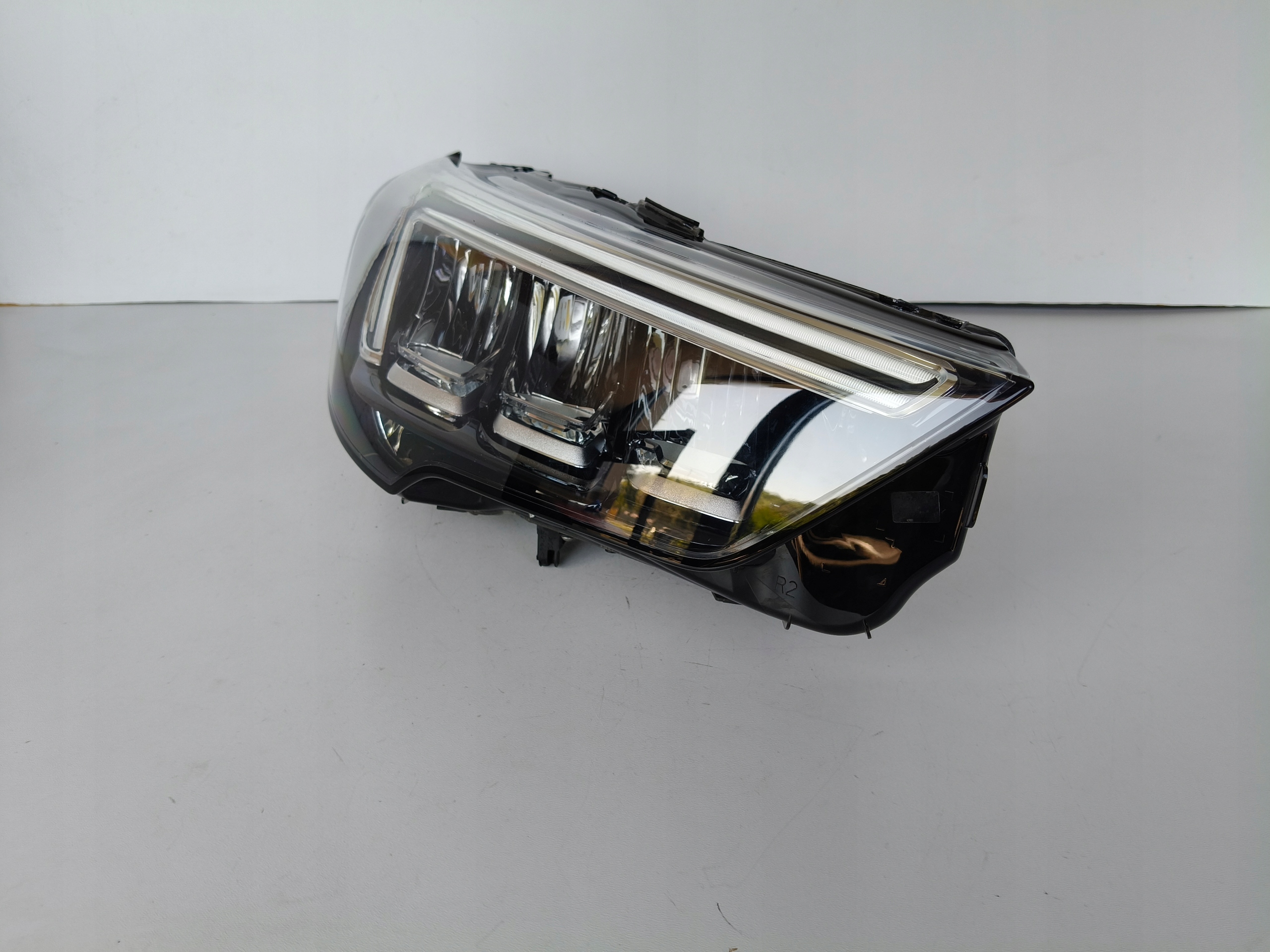 PRAVE PREDNE SVETLO OPEL CROSSLAND X 16- FULL LED