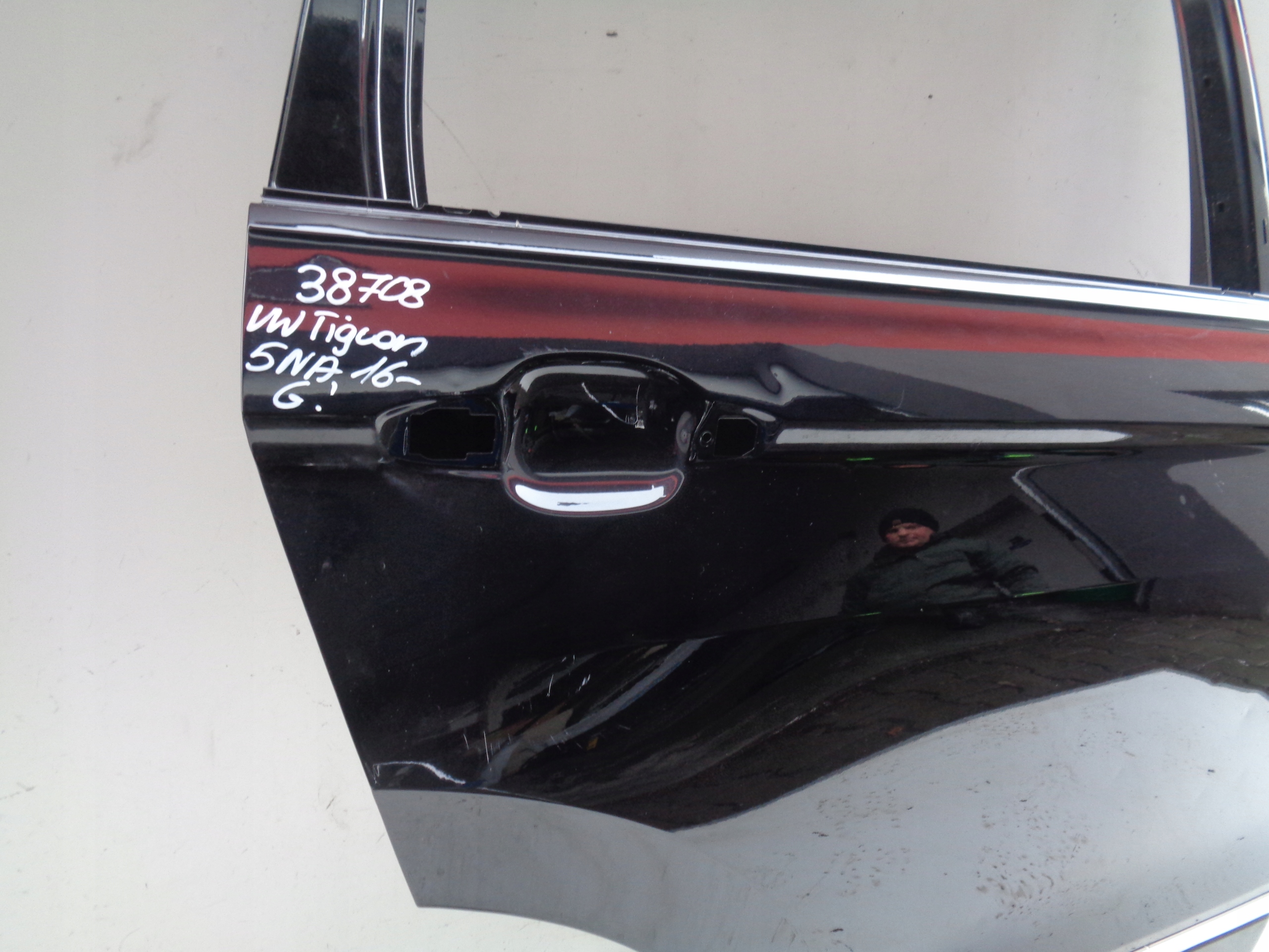 PRAVE ZADNE DVERE VW TIGUAN 5NA 16- NR 38708 G!