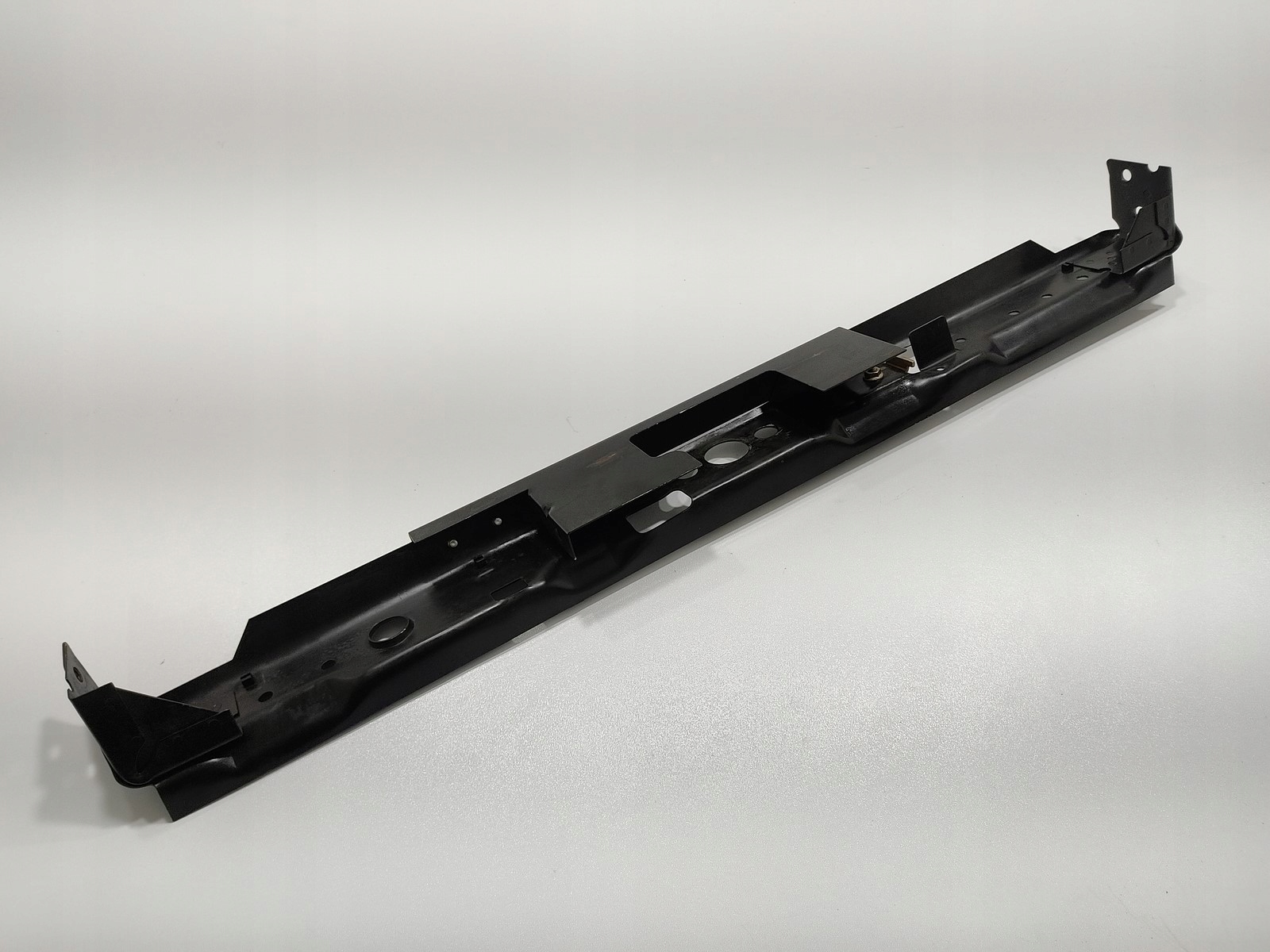 PREDNÉ ČELO VÝSTUHA LAND ROVER DEFENDER 2007-2014
