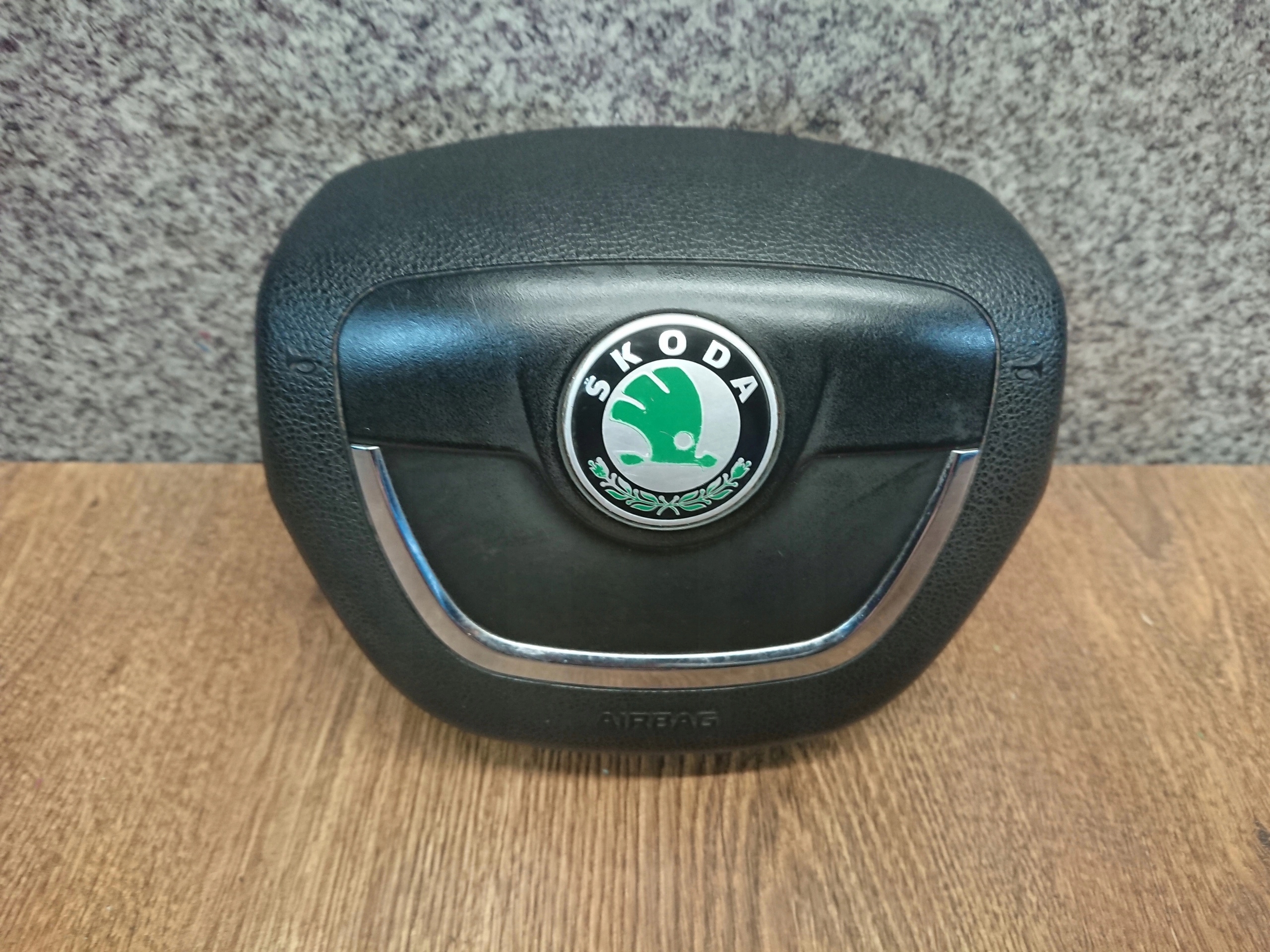 SKODA OCTAVIA 2 LIFT VOLANTOVY AIRBAG 1Z0880201AH