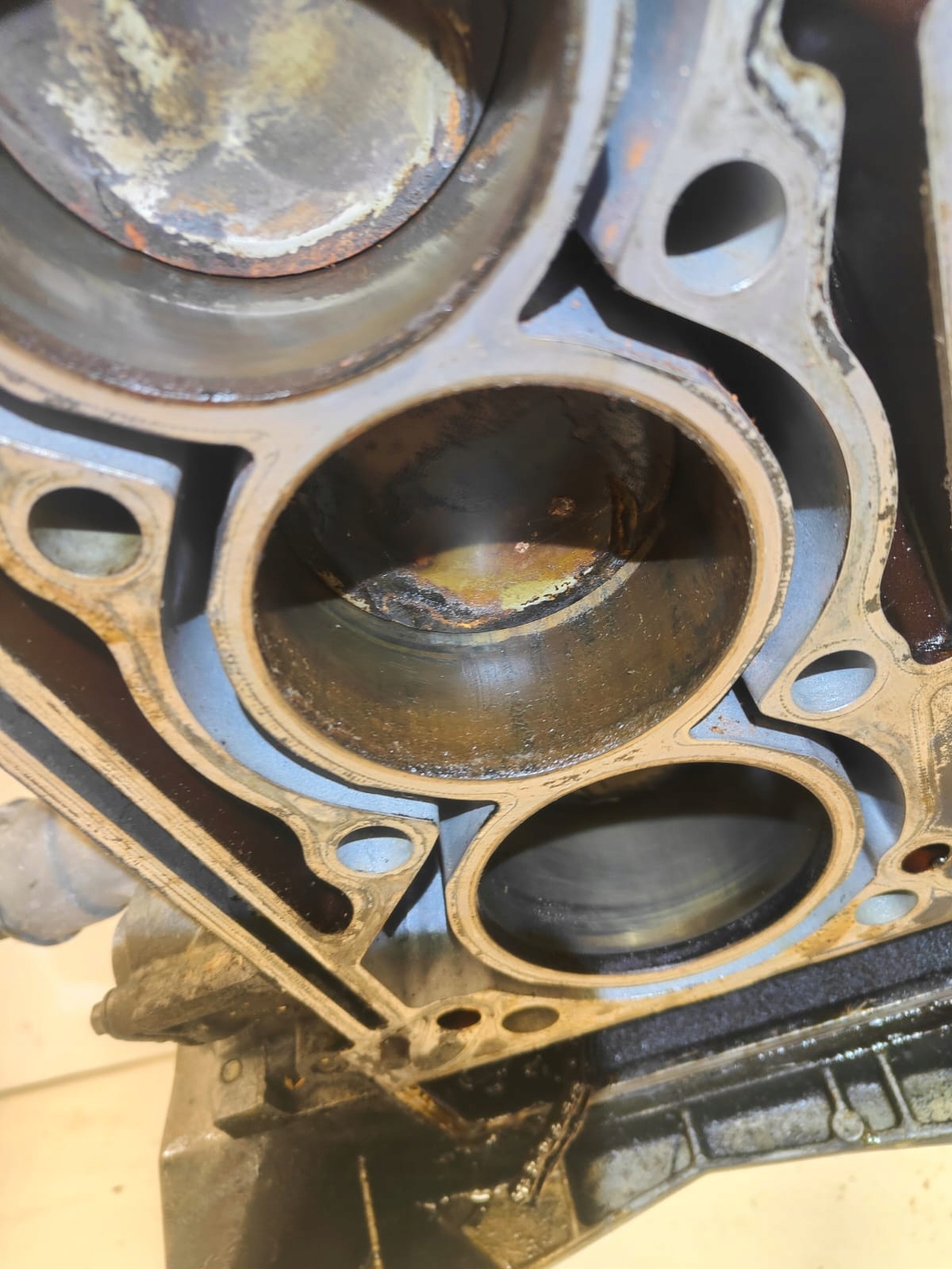 MERCEDES w203 w211 w209 R2710101405 om271 SPODOK MOTORA BLOK KĽUKA PIESTY