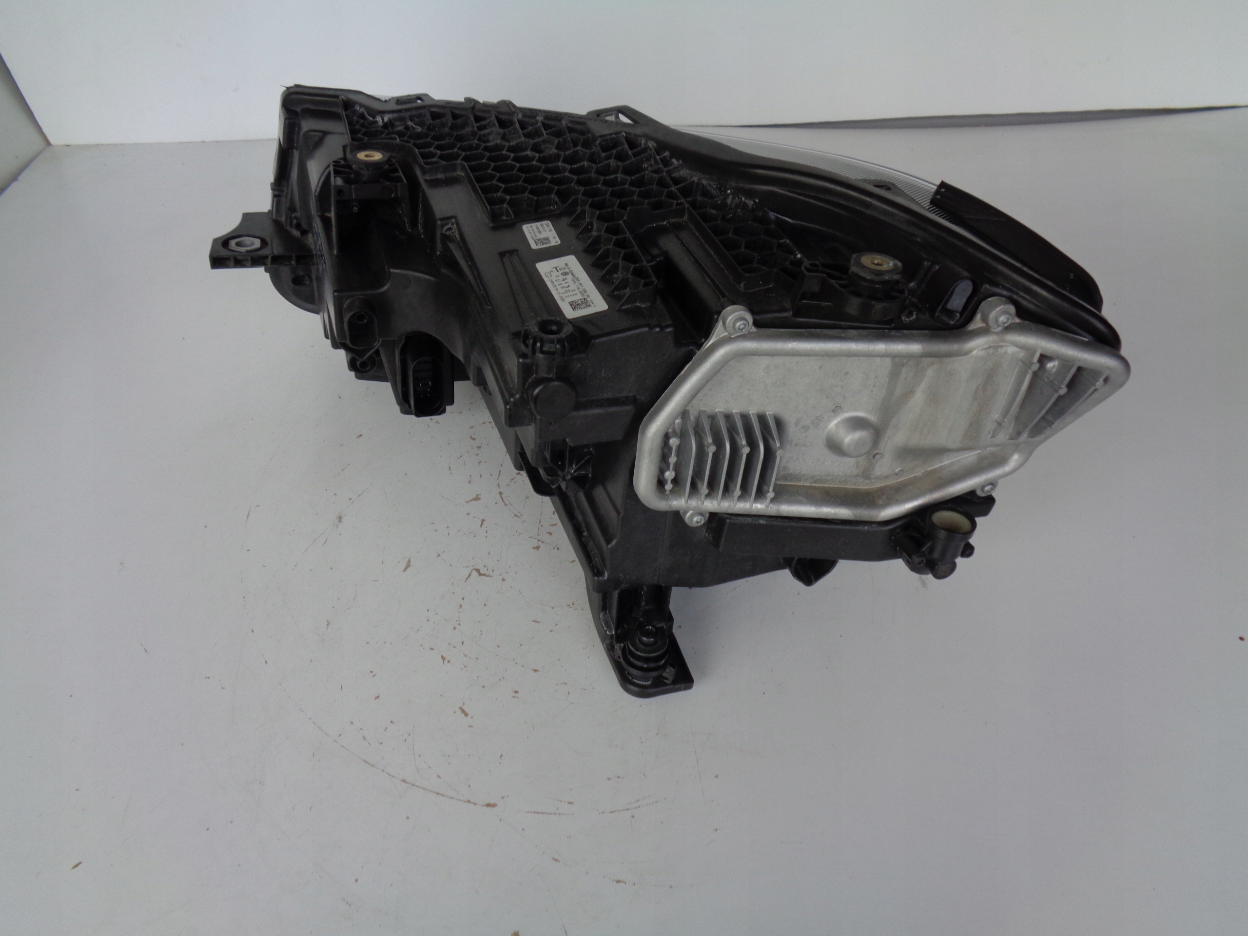 PRAVE PREDNE SVETLO VW CADDY 2K7 21- FULL LED