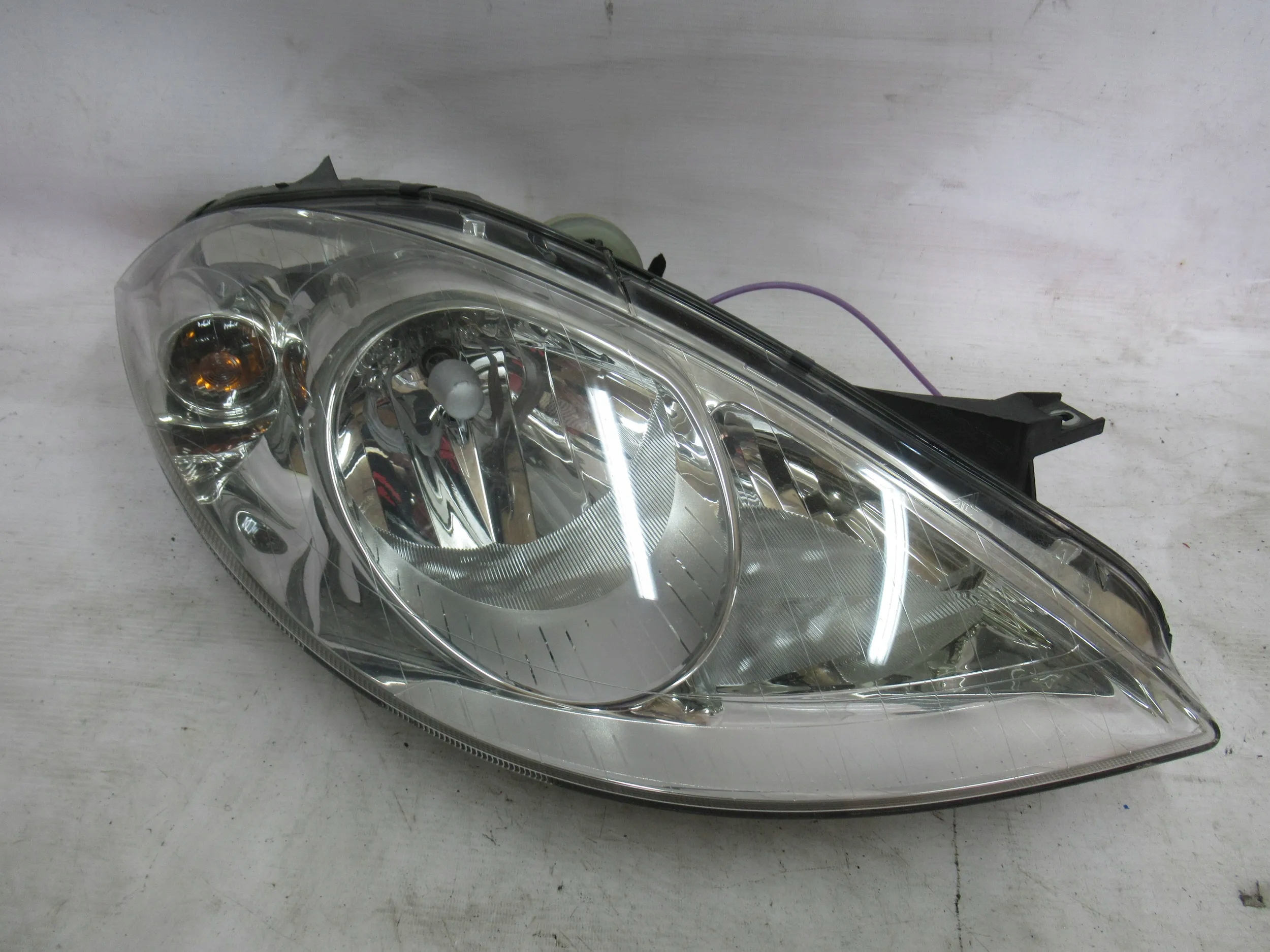 PRAVE PREDNE SVETLO MERCEDES A KLASA W169