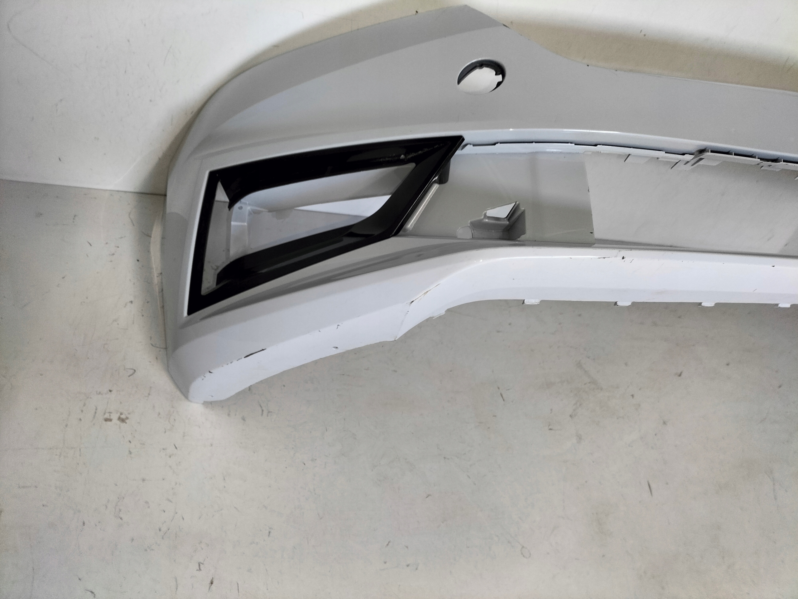 PREDNÝ NÁRAZNÍK SKODA FABIA 4 IV 21-