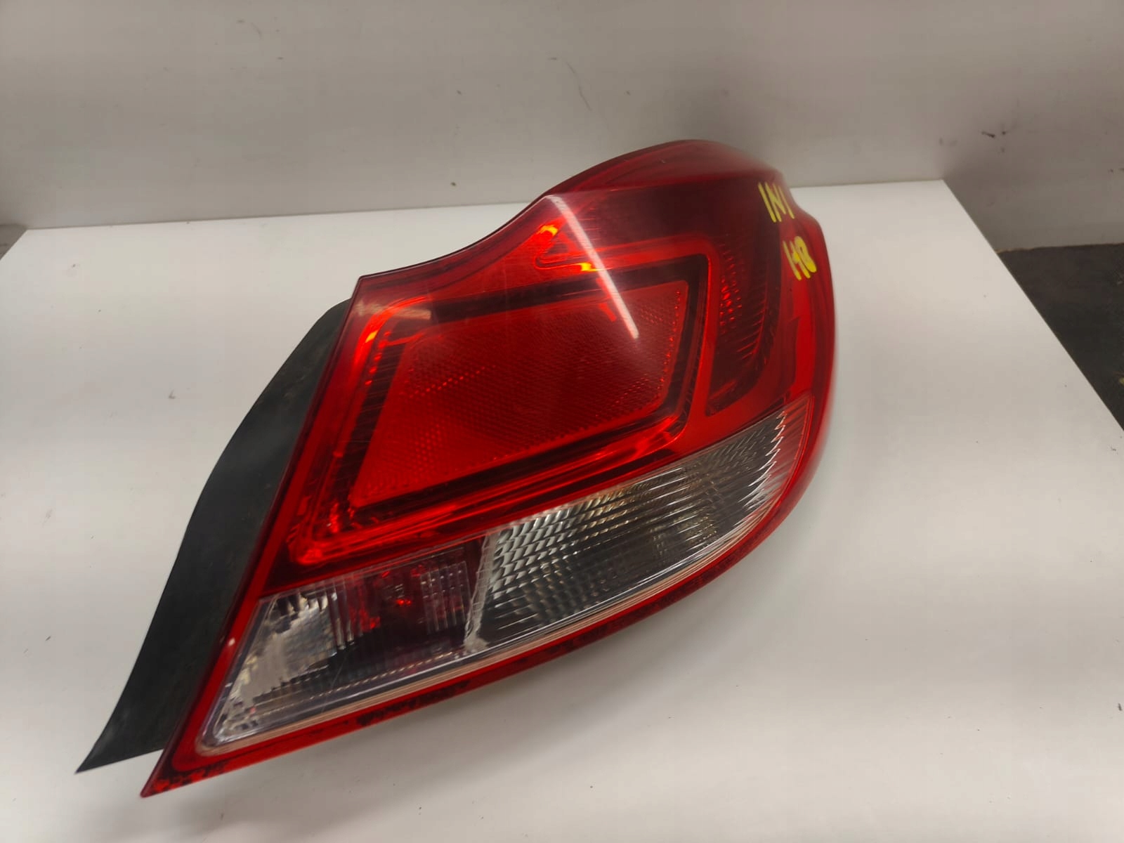 Opel insignia a 09-13 PRAVÉ ZADNÉ SVETLO hb VERZIA uk